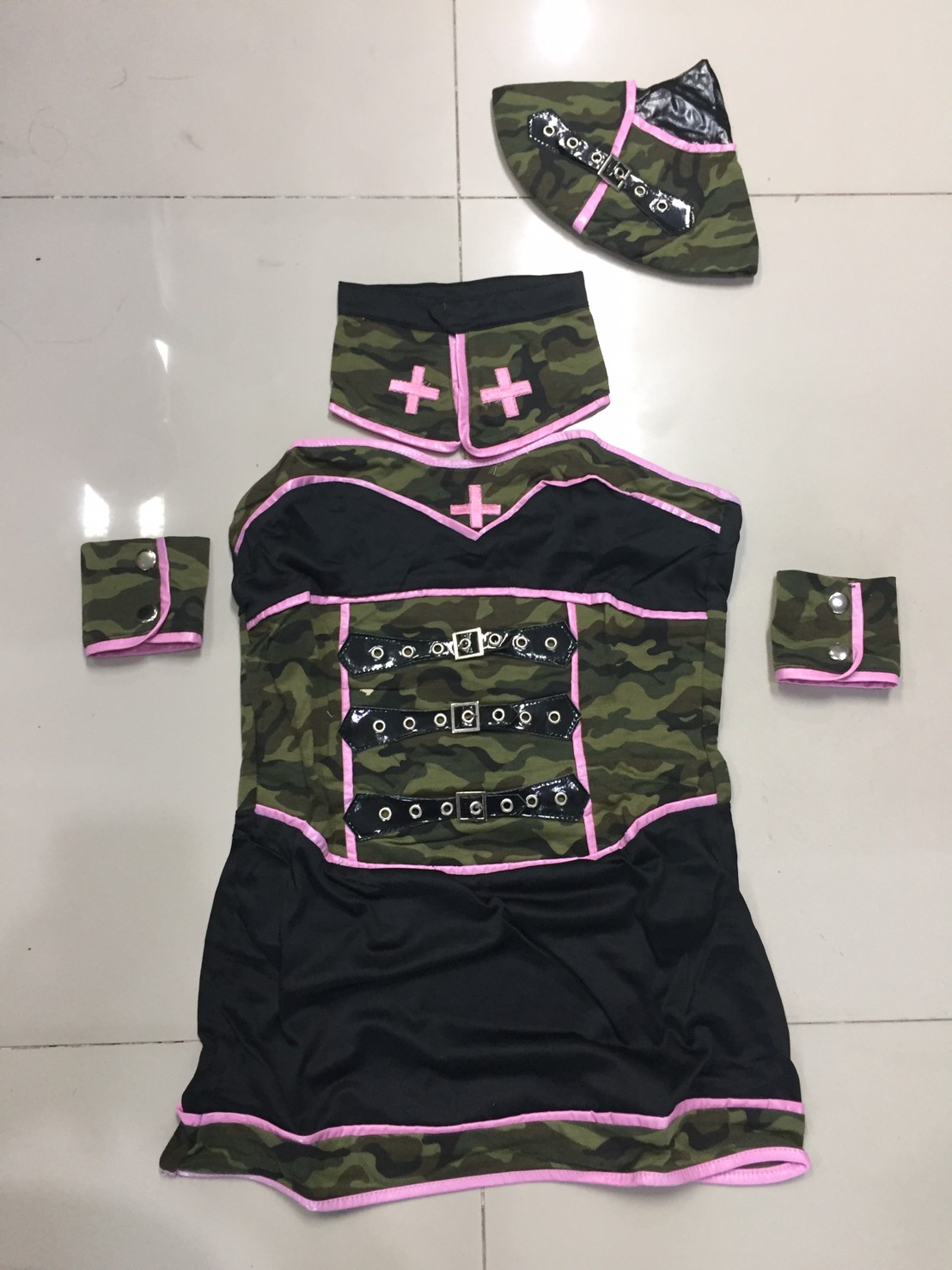 ชุดทหาร ชุดทหารเซ็กซี่ ชุดทหารเกาะอกลายพราง แต่งเข็มขัดหนัง กุ๊นชมพู+หมวก