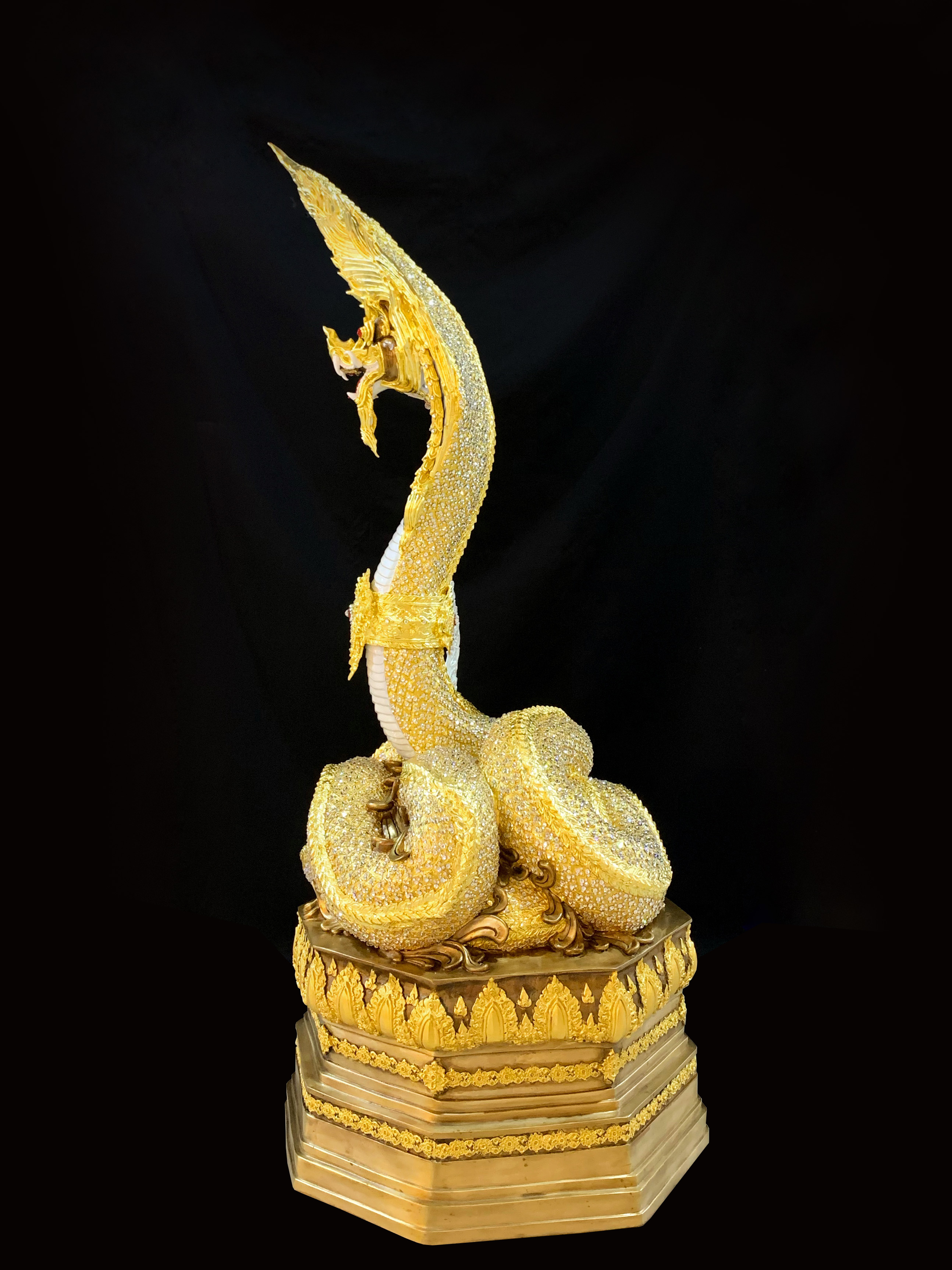 พญานาค สูง 159 cm.