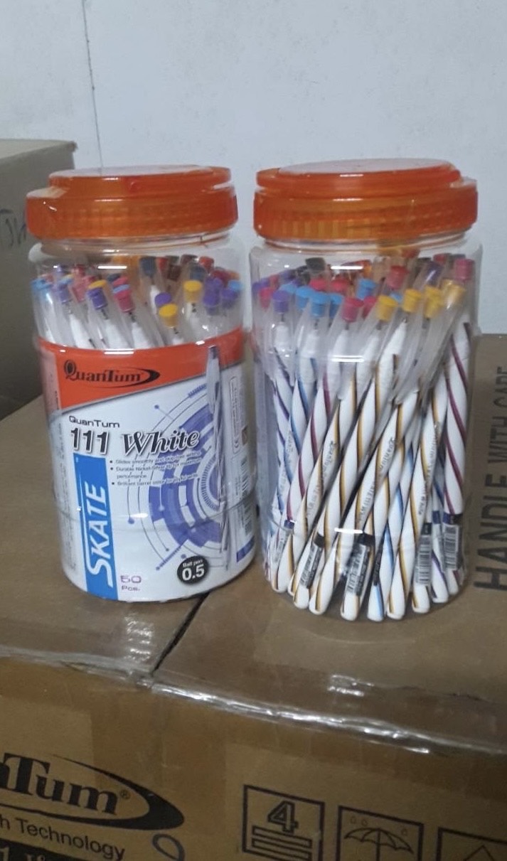ปากกาลูกลื่น ควอนตั้ม Skate111White (0.5มม) หมึกน้ำเงิน ด้ามลายสีขาว (กระบอก50ด้าม)