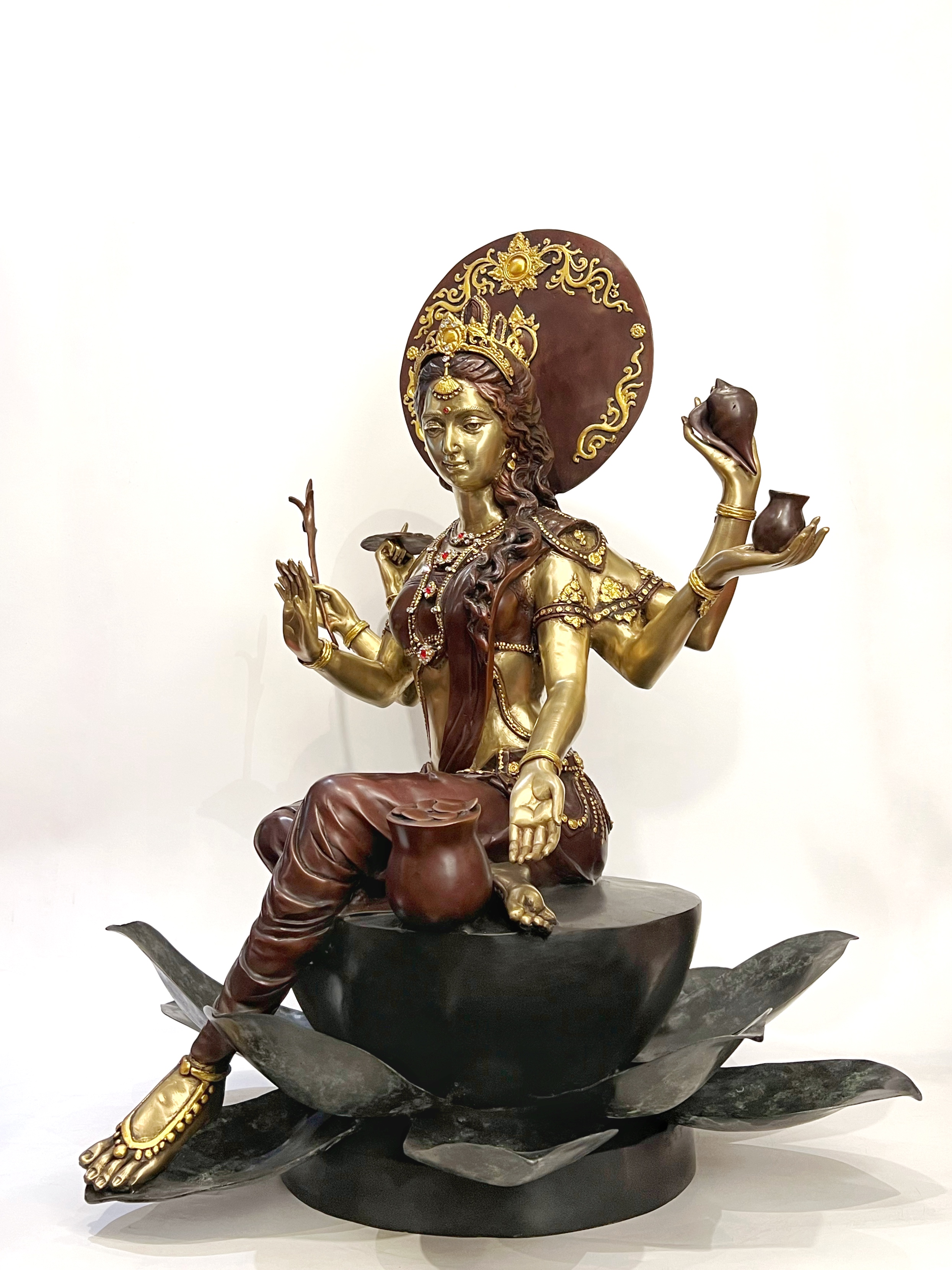 พระแม่ลักษมี หน้าตัก 16 นิ้ว