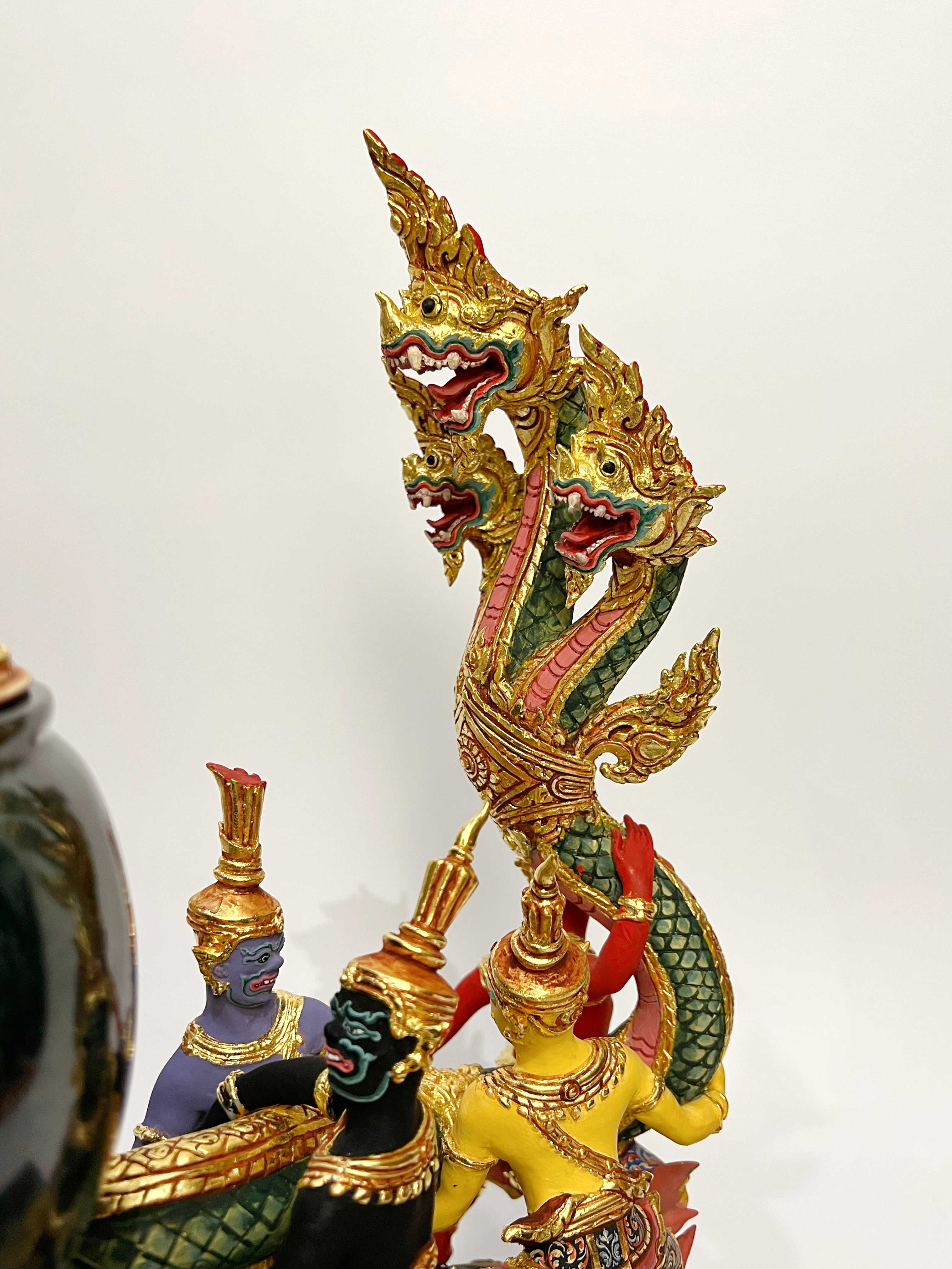 ครอบน้ำอมฤต พระนารายณ์กวนเกษียรสมุทร พร้อมฐานหินอ่อน