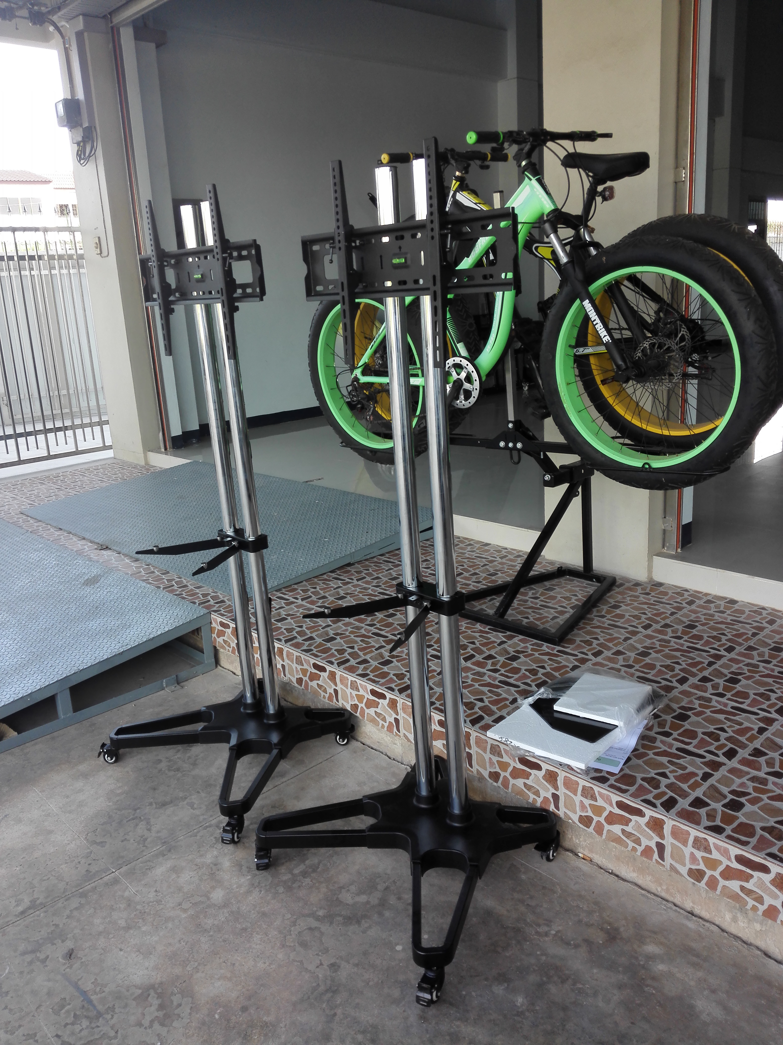 JMTVSTAND SM7000 ขาตั้งพื้นทีวีล้อเลื่อน(TV Stand)วัสดุเหล็ก+สแตนเลสแข็งแรง ปรับความสูง/ต่ำ ก้ม-เงยได้ 32"-70"นิ้ว{รับประกัน 3ปี}0964746498