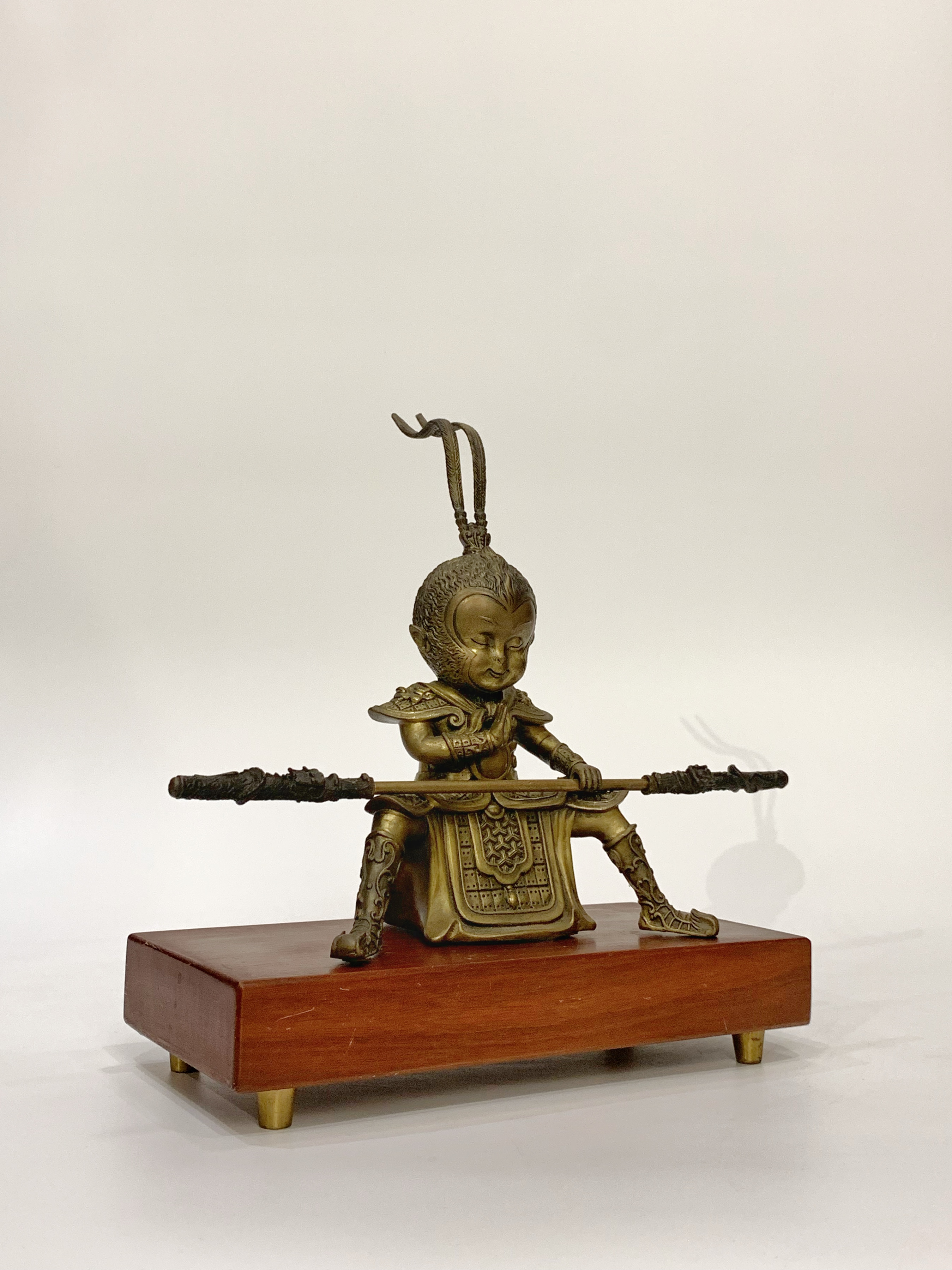 เห้งเจีย นั่งเก้าอี้ หน้าตัก 2 นิ้ว