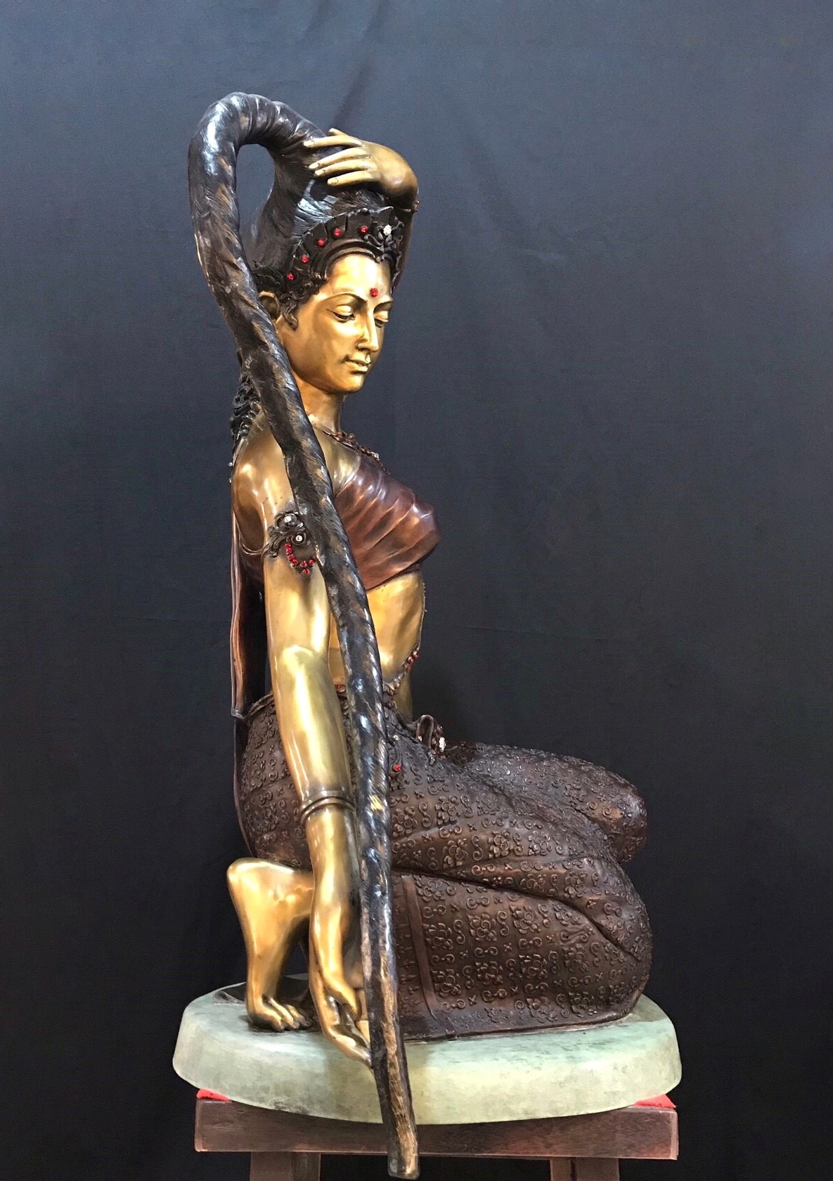 พระแม่ธรณีบีบมวยผม หน้าตัก 30 นิ้ว