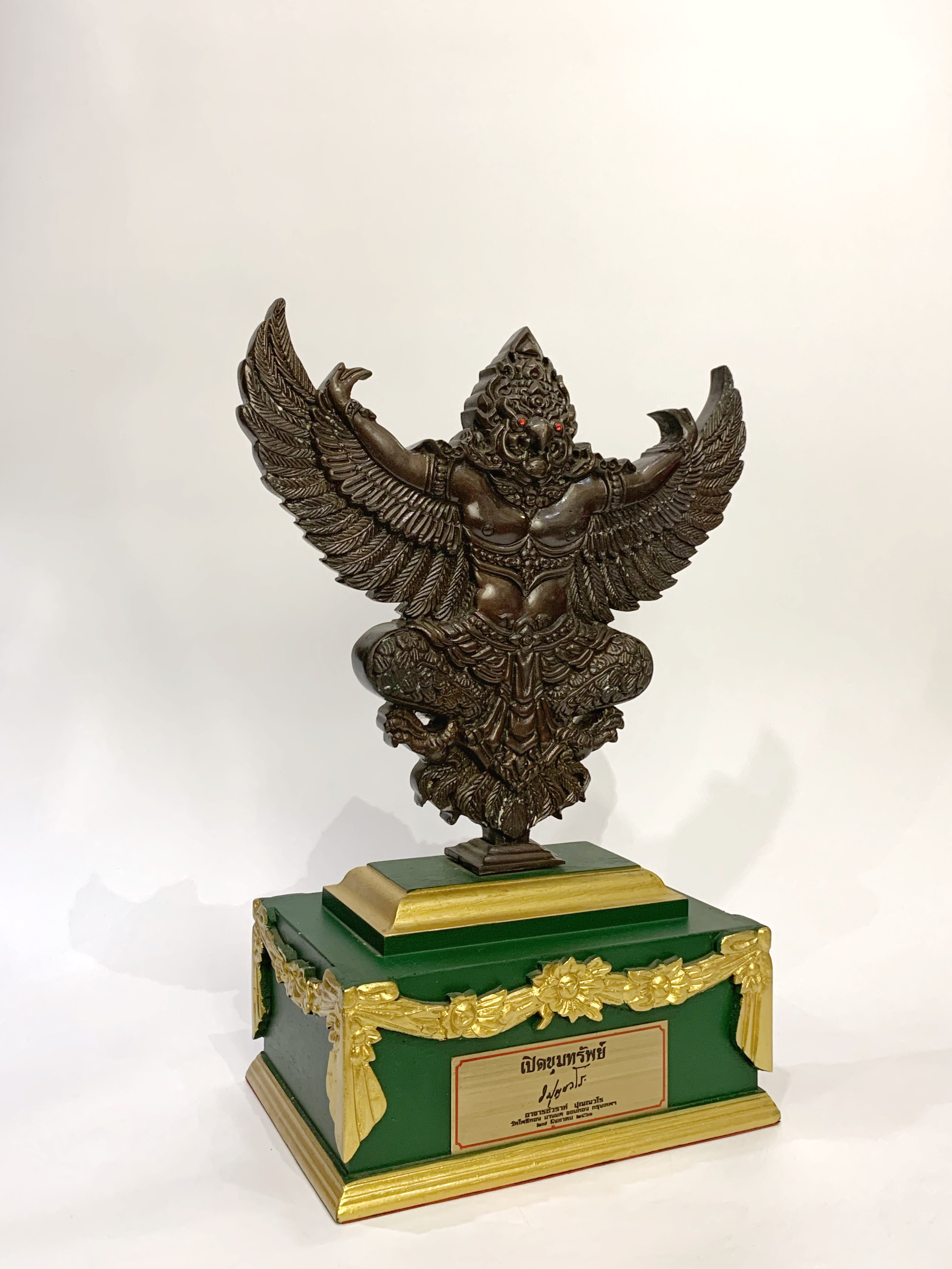 พญาครุฑองค์บูชา รุ่น เปิดขุมทรัพย์