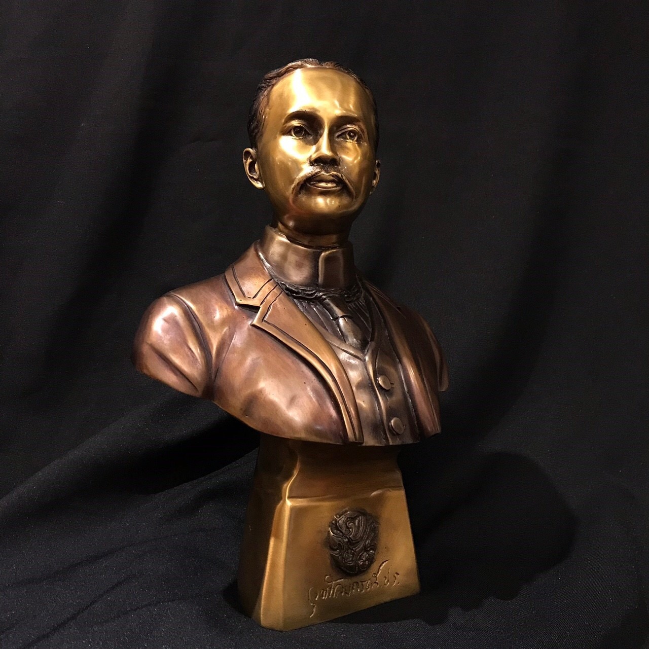 รัชกาลที่ 5 ครึ่งพระองค์ ทรงชุดสากล