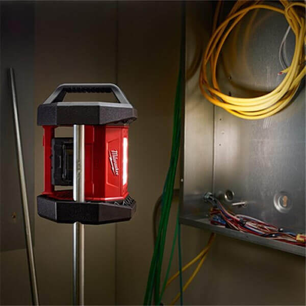 MILWAUKEE รุ่น M18 AL-0 โคมไฟสนาม 18 โวลท์ เครื่องเปล่า