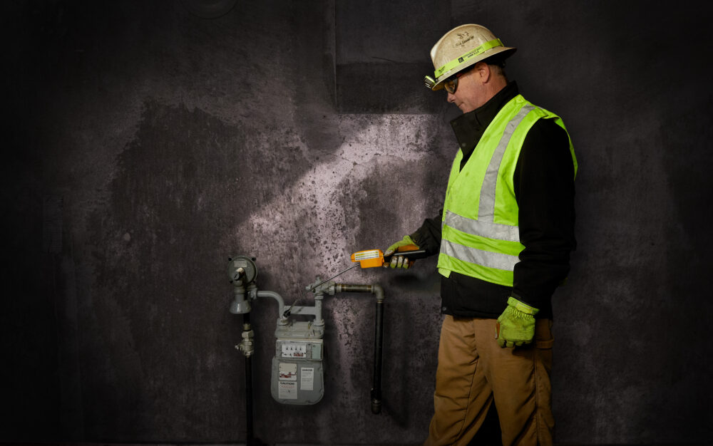 MILWAUKEE รุ่น ISHL-LED ไฟฉายคาดหมวก แอลอีดี แบบปลอดภัยจากการจุดระเบิด