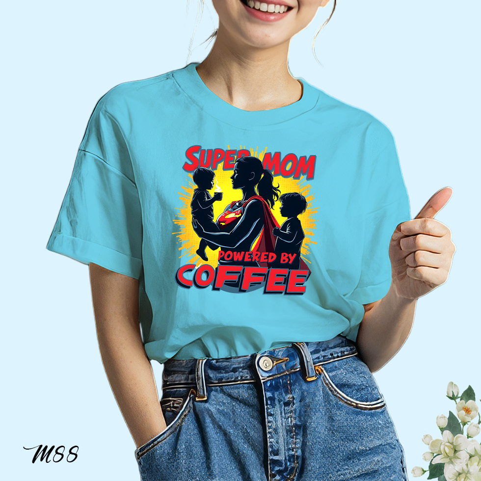เสื้อยืดสีฟ้าวันแม่ สกรีนลาย Super Mom Powered By Coffee M88 เนื้อผ้าโพลีเอสเตอร์ 100% สกรีนตรงปก วันแม่ 12 สิงหาคม Bkscreenshirts