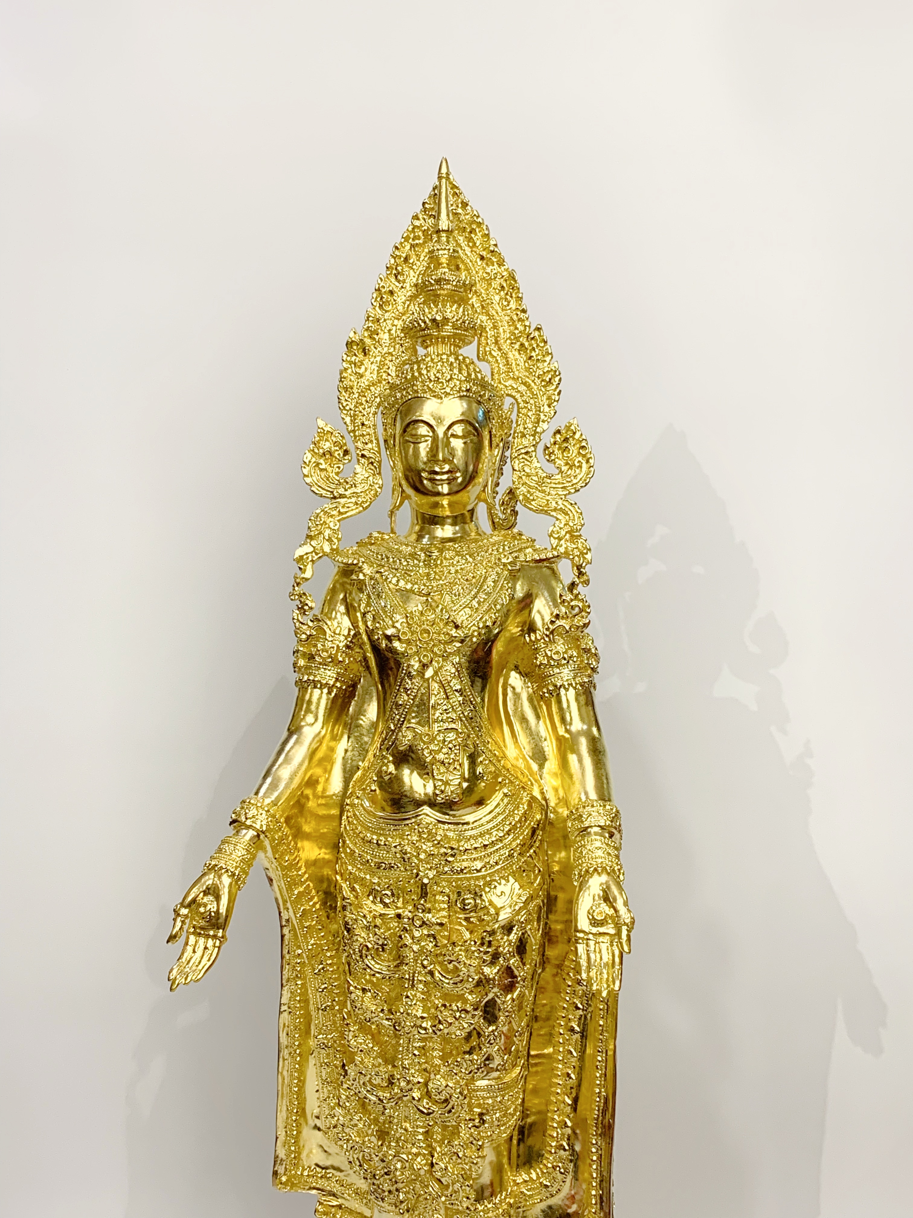 พระพุทธมหาจักรพรรดิ ปางเปิดโลก สูง 32 นิ้ว