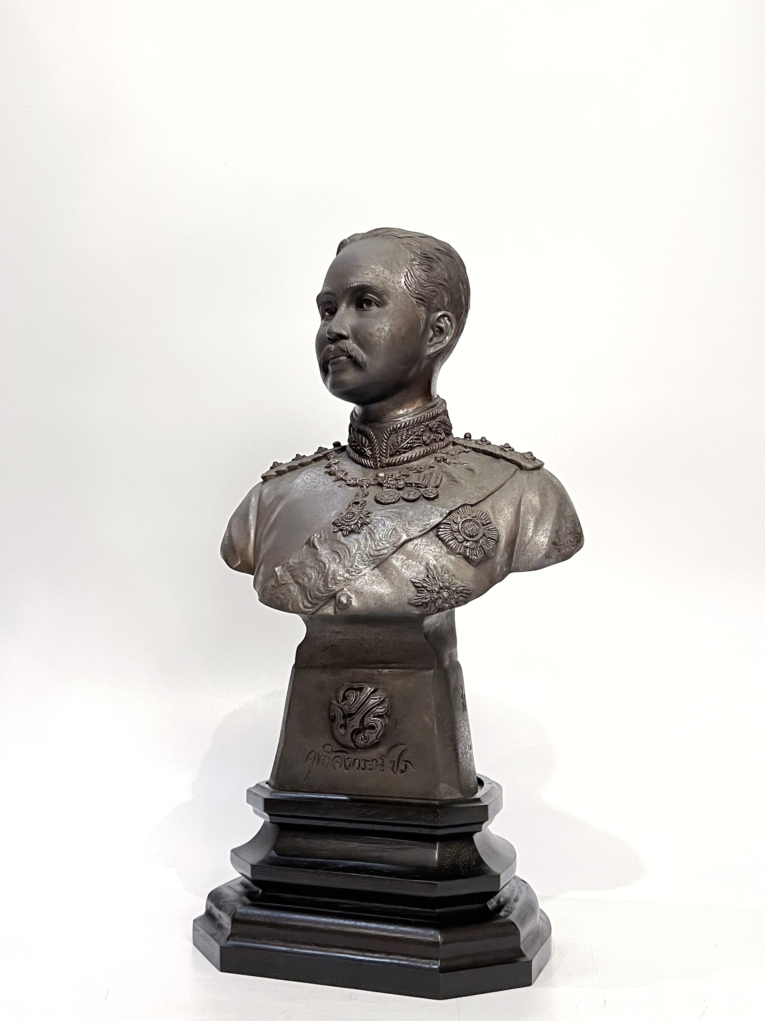 รัชกาลที่ 5 ครึ่งพระองค์