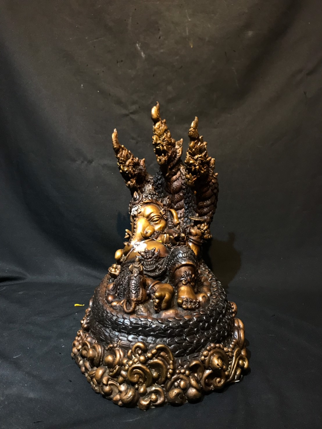 พระพิฆเนศ ปางเสวยสุข ทรงบัลลังก์พญาจันทรคุปต์นาคราช หน้าตัก 9 นิ้ว