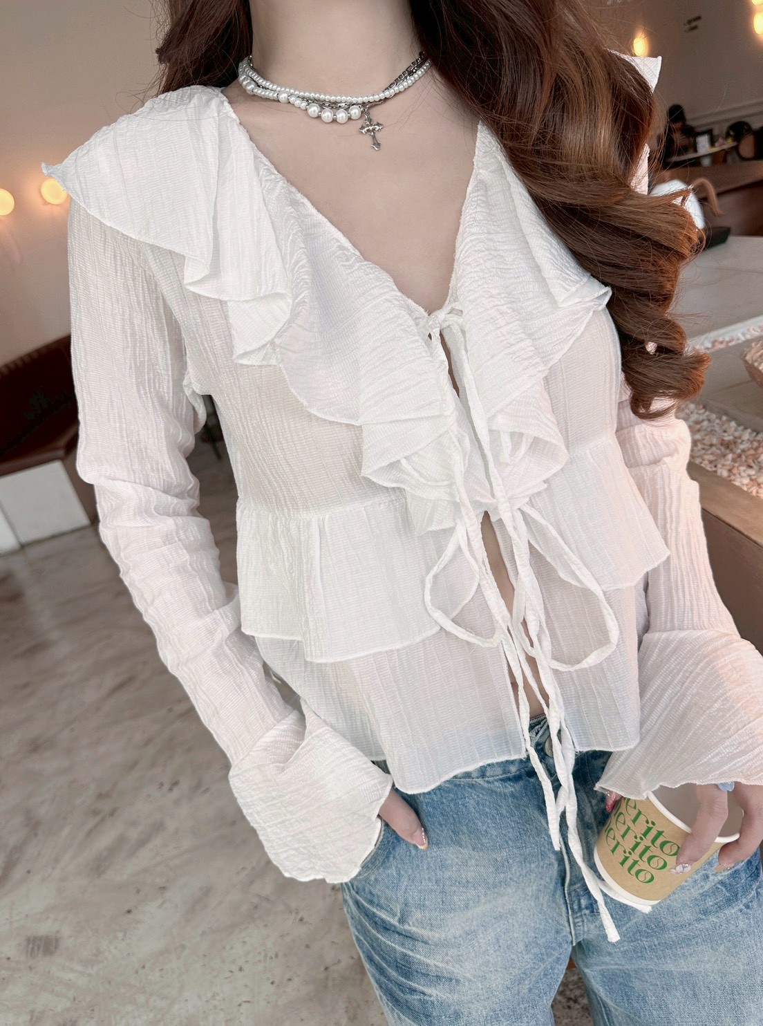 Bershka l top เสื้อระบายทรงสวย แขนยาว ผูกด้านหน้า sheeny