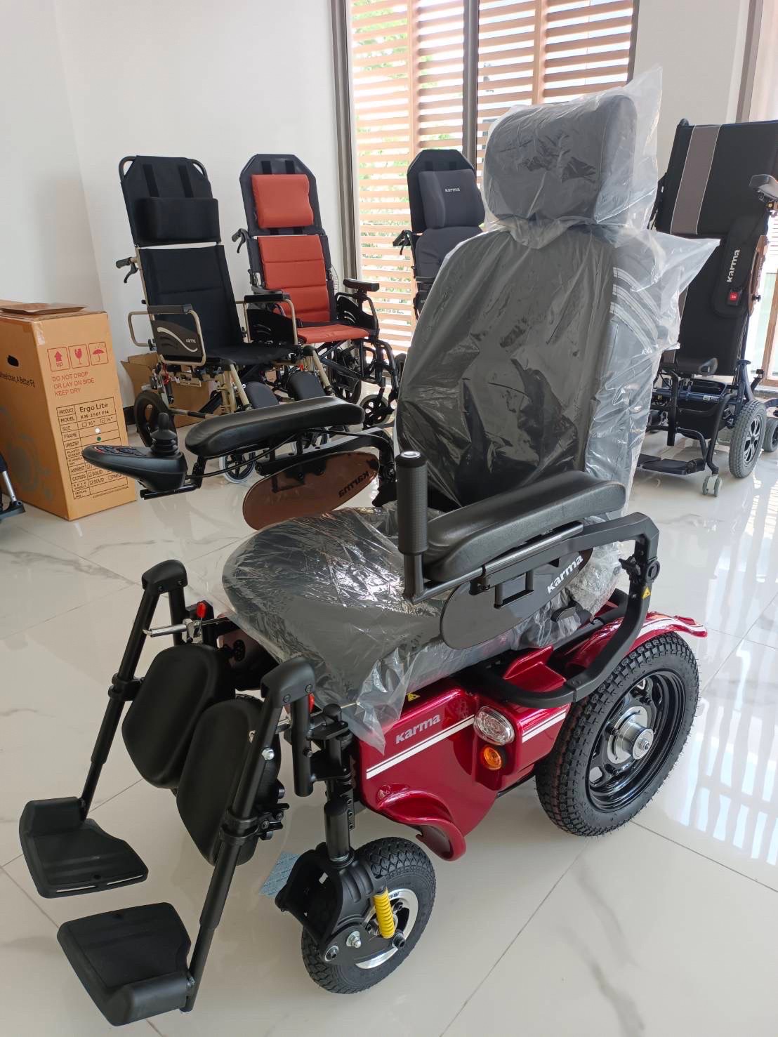 รถเข็นไฟฟ้าคาร์ม่า รุ่น Saber KP45.5 (Power WheelChair KARMA Saber KP45.5) สามารถปรับเอนนอนได้ รับประกันศูนย์ 5 ปี (รุ่น TOP)