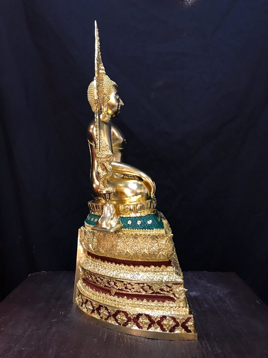 หลวงพ่อเพชร หน้าตัก 9 นิ้ว