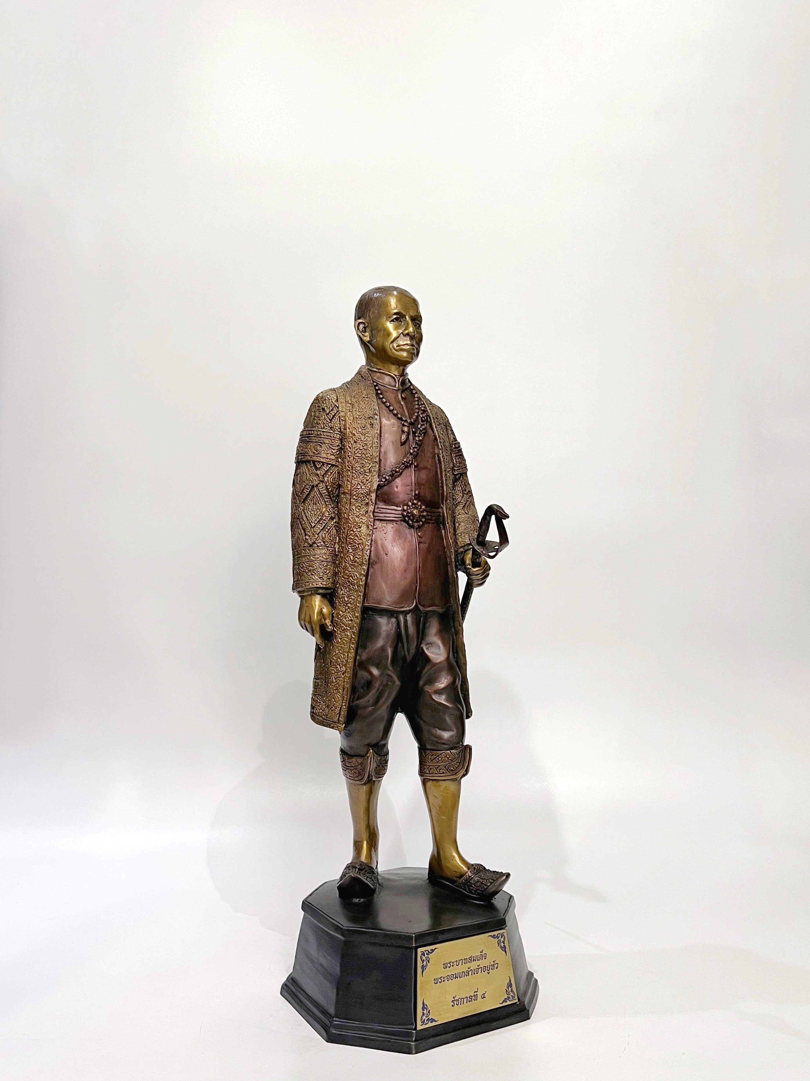 ประติมากรรมชุด 9 รัชกาล หน้าตัก 9 นิ้ว