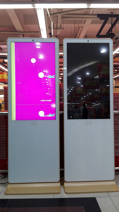 Supermarket digital signage with camera