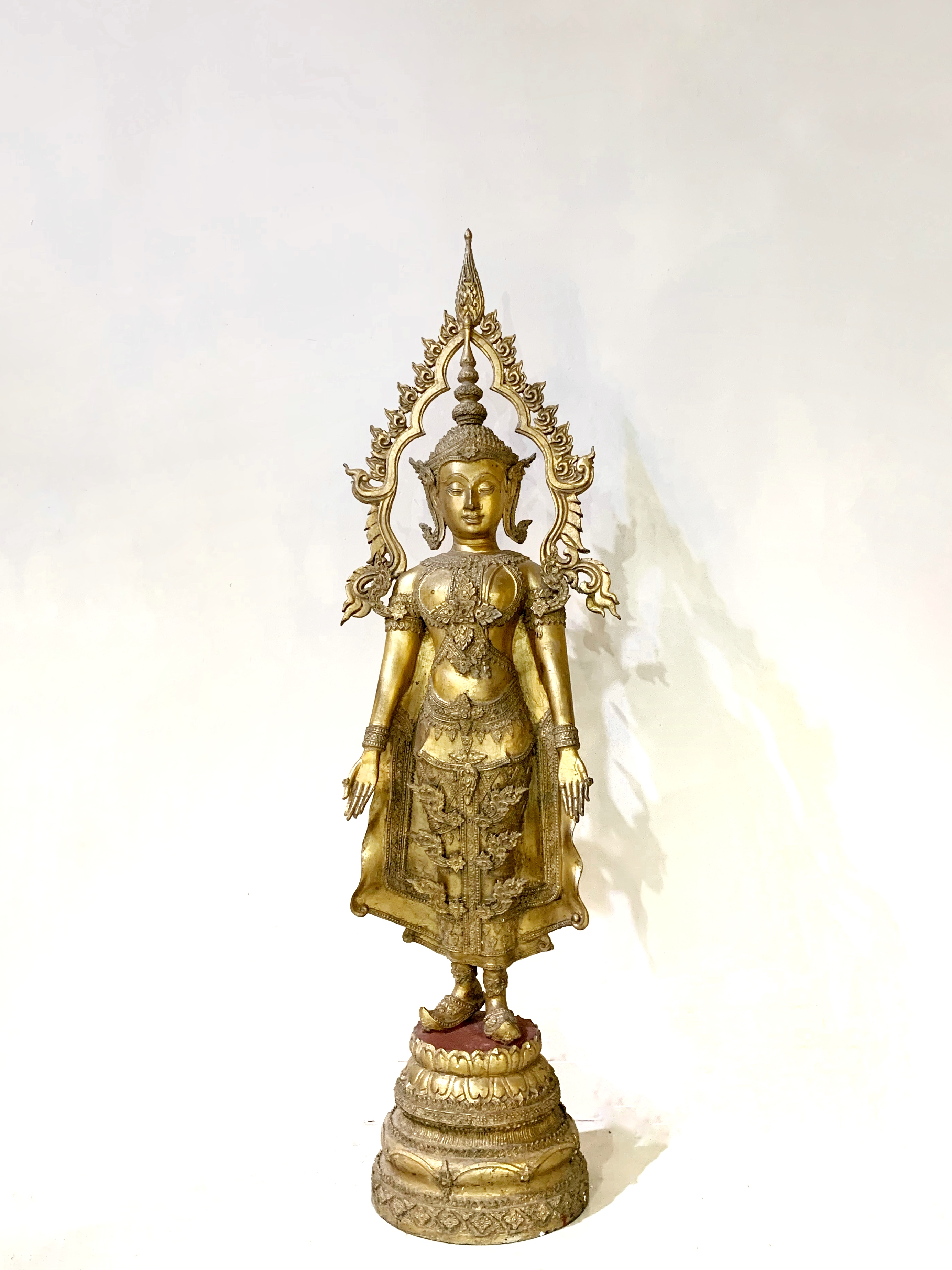 พระพุทธมหาจักรพรรดิ ปางเปิดโลก สูง 52 นิ้ว