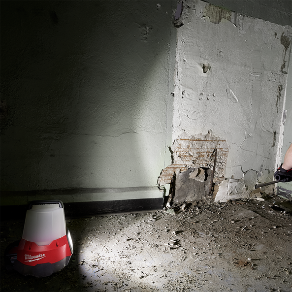 MILWAUKEE รุ่น M18 TAL-501 ไฟส่องพื้นที่ 360 องศา และส่องแสงกระจาย 90 องศาแรงดัน 18 โวลท์ พร้อมแท่นชาร์จและแบต 5.0AH x 1 ก้อน