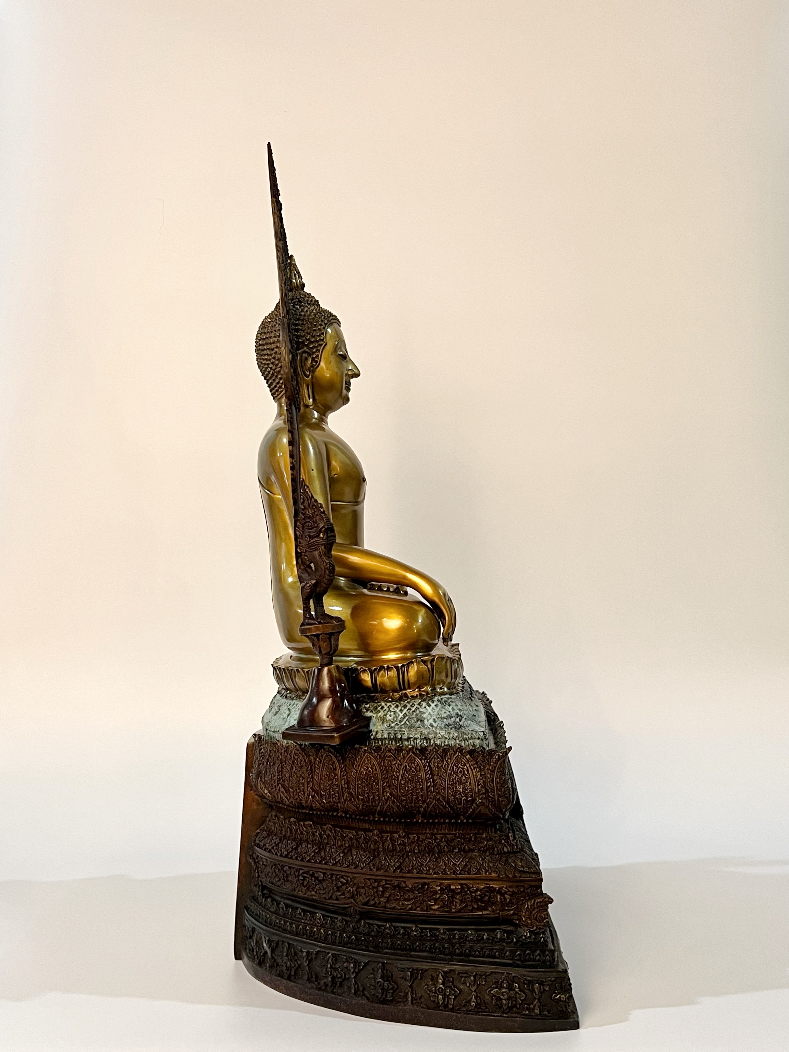 หลวงพ่อเพชร หน้าตัก 9 นิ้ว