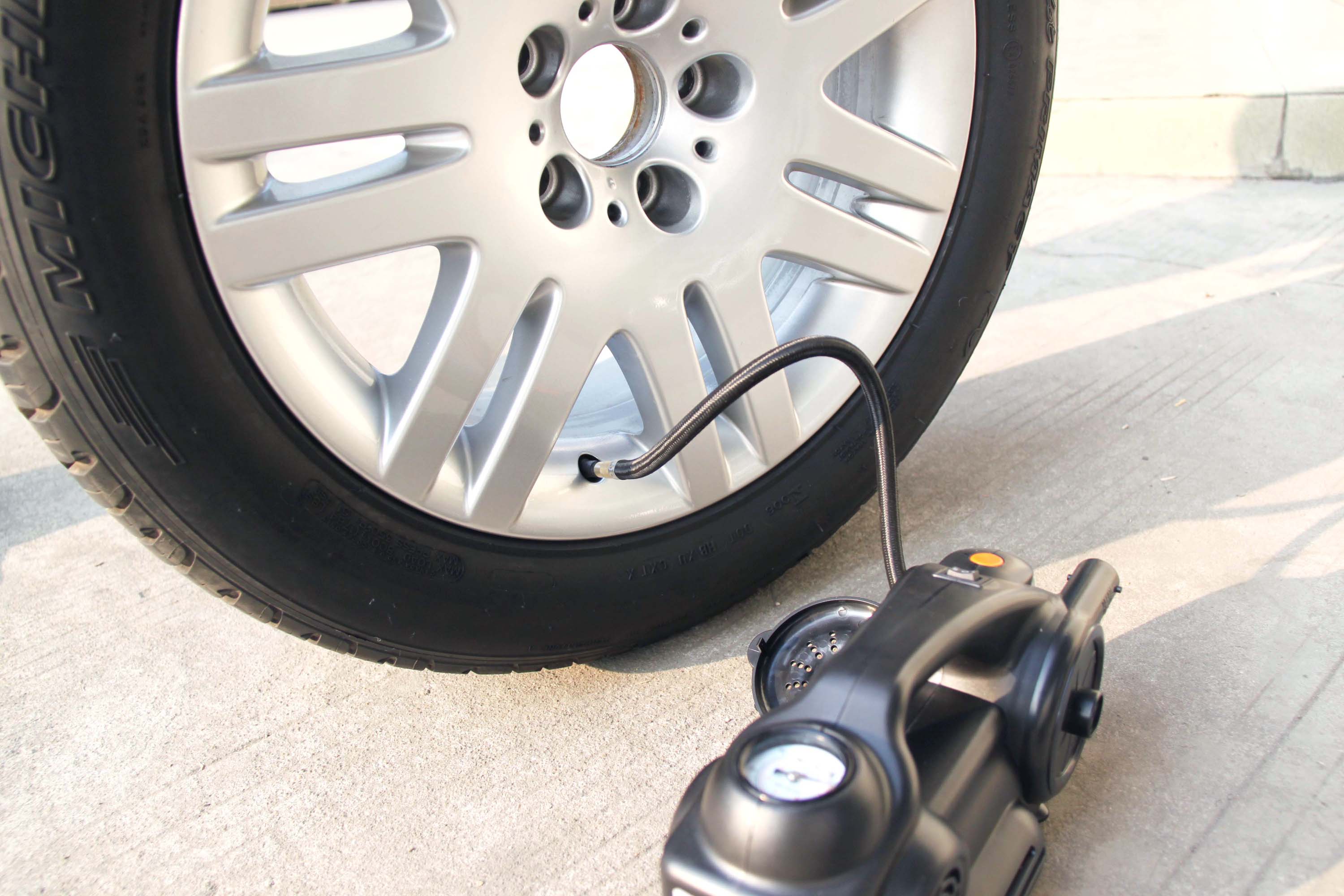 Youmay HT-750 Air Pump เครื่องสูบลมปั๊มเป่าลมยาง สำหรับหัวชาร์ทต่อในรถยนต์