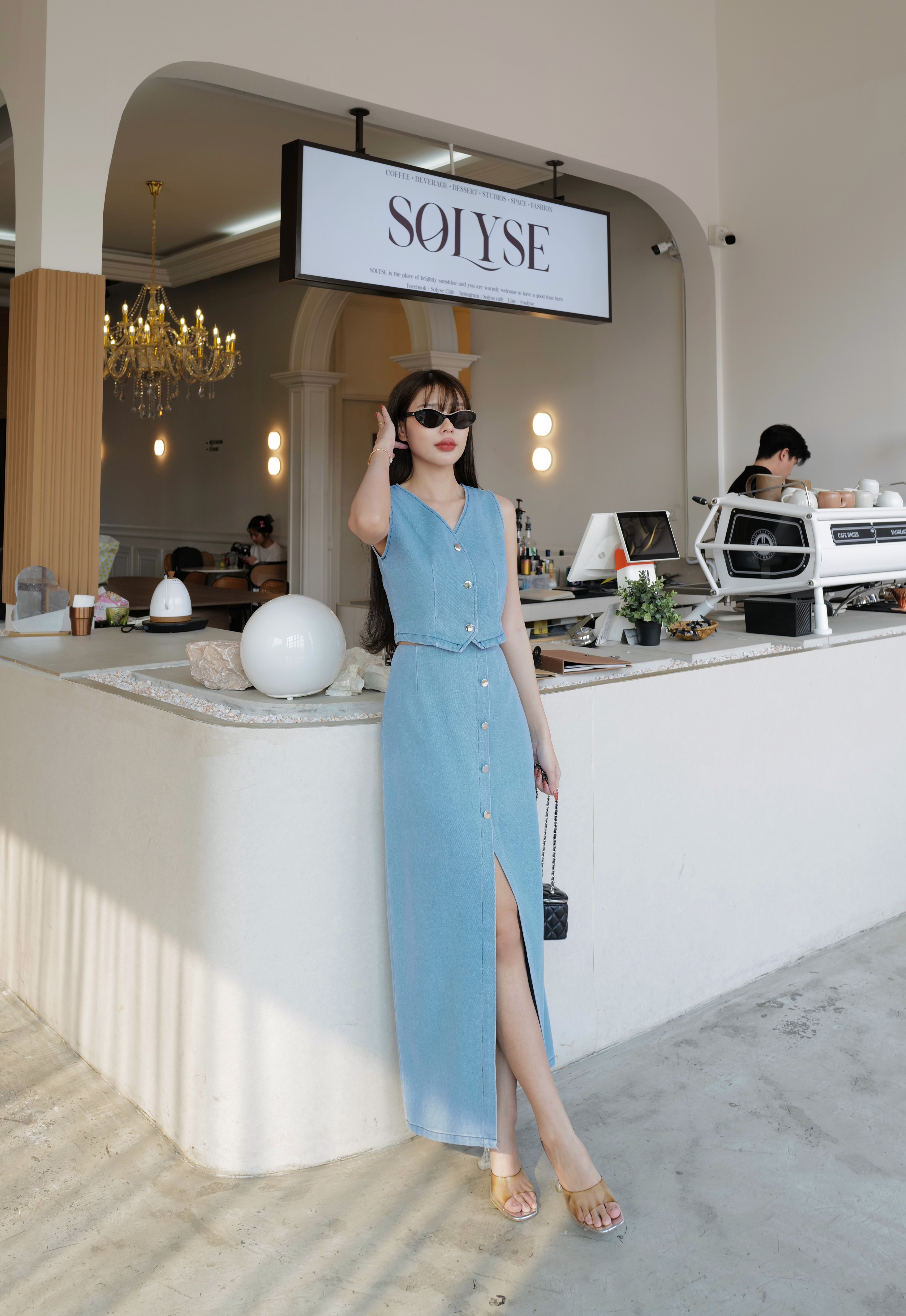 #4718#Eve งานเซ็ตยีนส์ +กระโปรง ตัวเสื้อเป็นทรงกล้ามครอปคอวี กระดุมหน้าใช้งานได้จริง