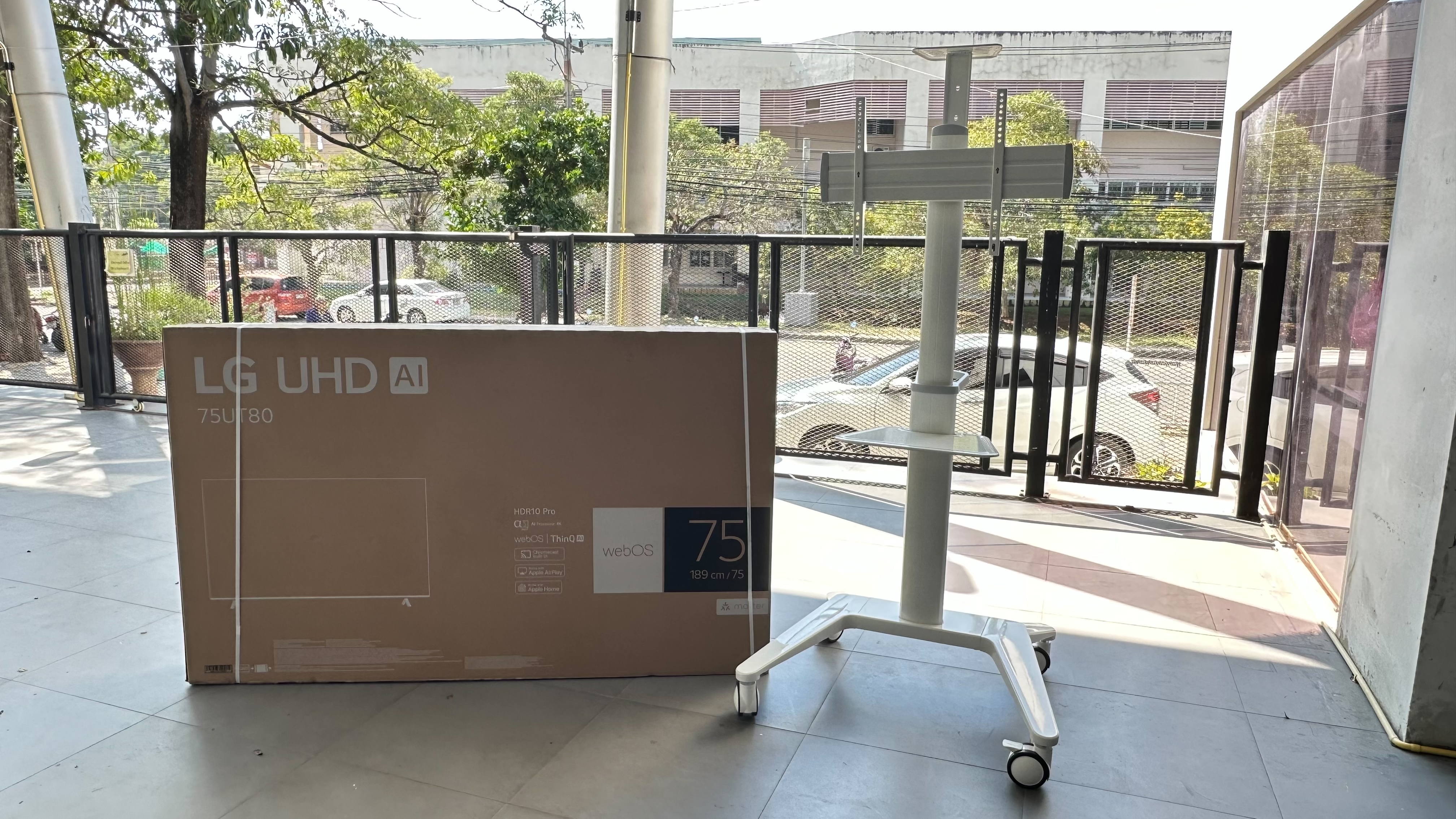 JMTVSTAND MT-F9200ขาตั้งพื้นทีวีมีล้อเลื่อน วัสดุอลูมิเนียม {สีขาว} รูปทรงสวยงาม ทันสมัย รองรับทีวีขนาด 37"-75"นิ้ว{รับประกัน 3ปี0964746498 }