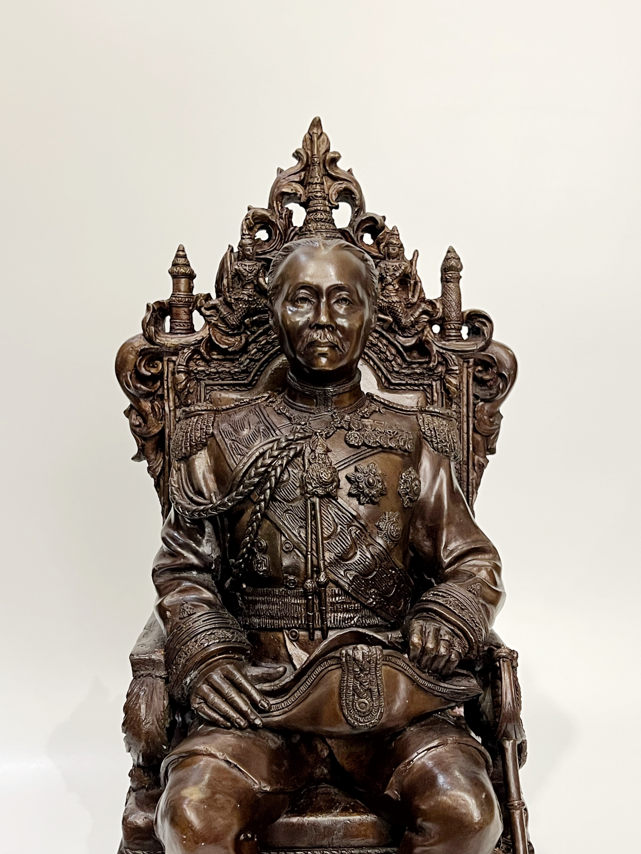 รัชกาลที่ 5 นั่งบัลลังก์ หน้าตัก 9 นิ้ว