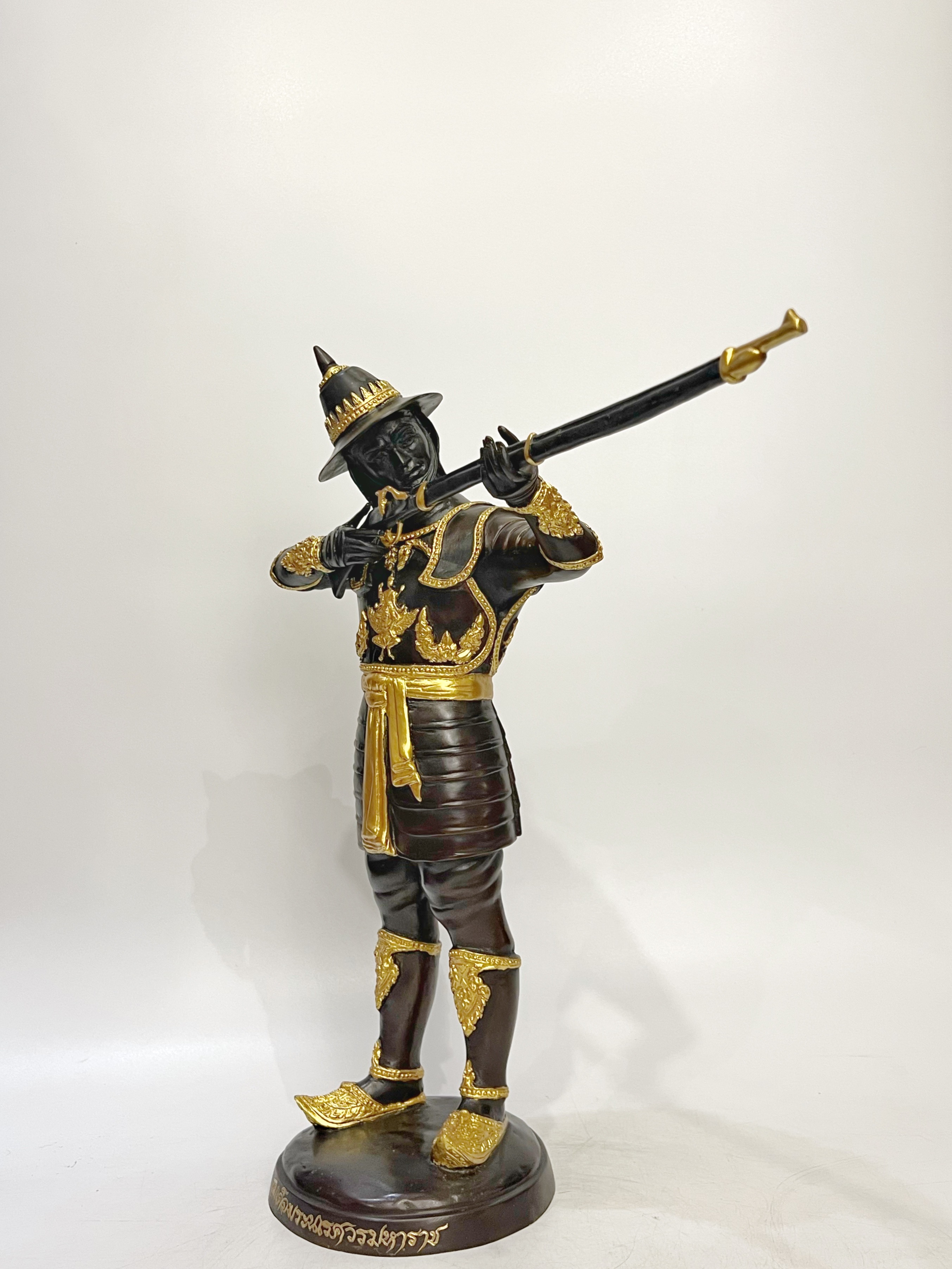 พระนเรศวรมหาราช ทรงพระแสงปืนต้น หน้าตัก 9 นิ้ว