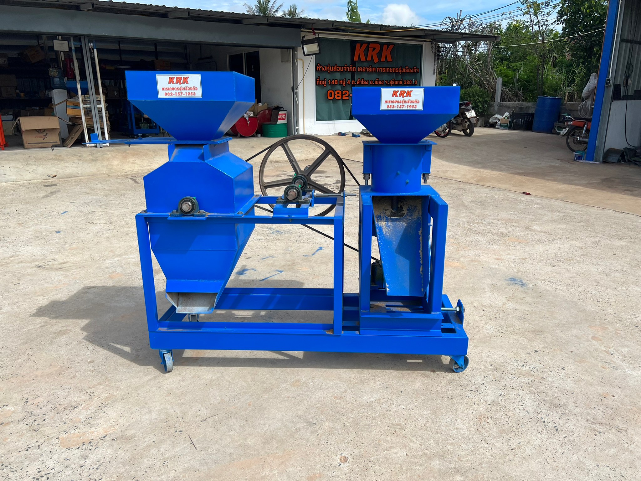 เครื่องอัดเม็ดและเครื่องตีป่น 2หัว เเบบติดรถไถนั่งขับPTO