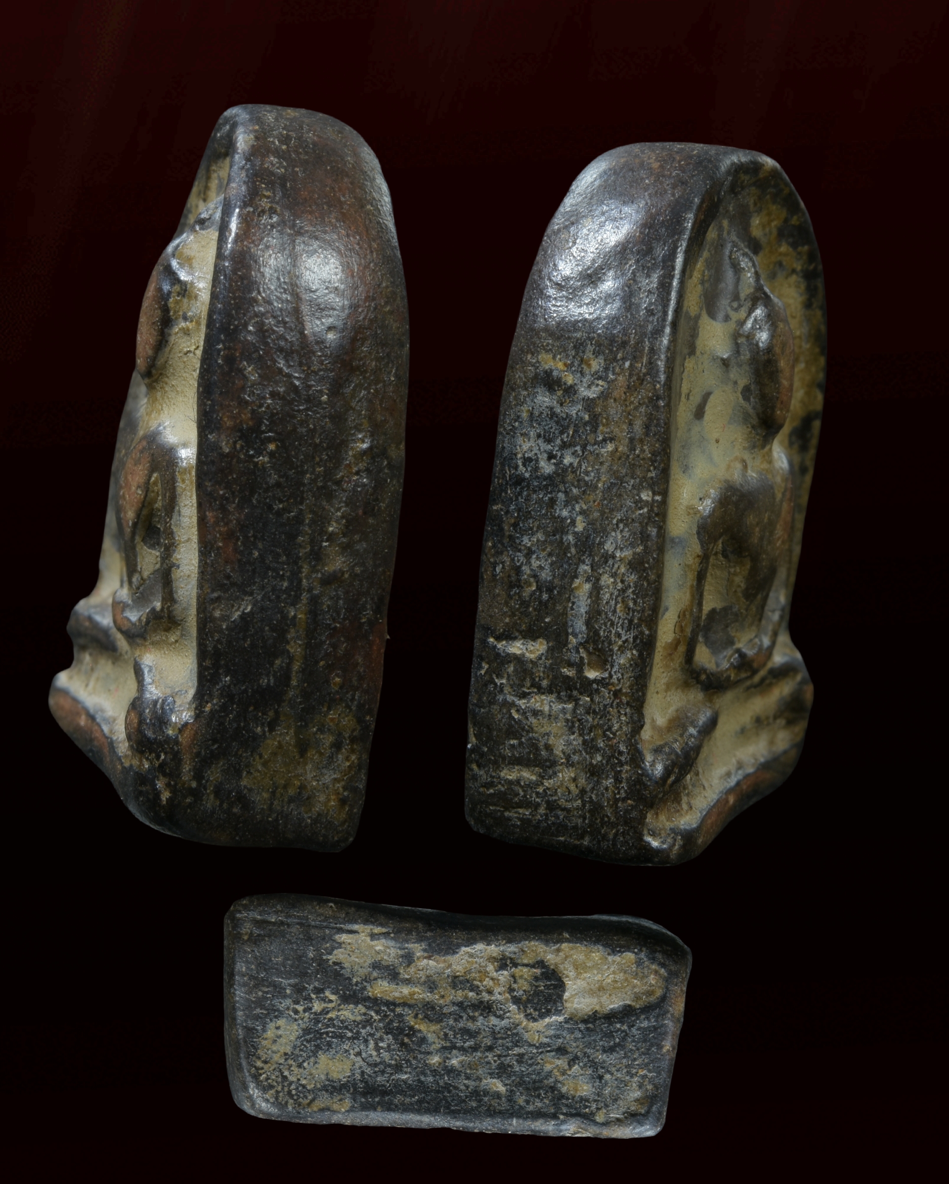 พระซุ้มกอไม่มีลายกนก เนื้อดำ