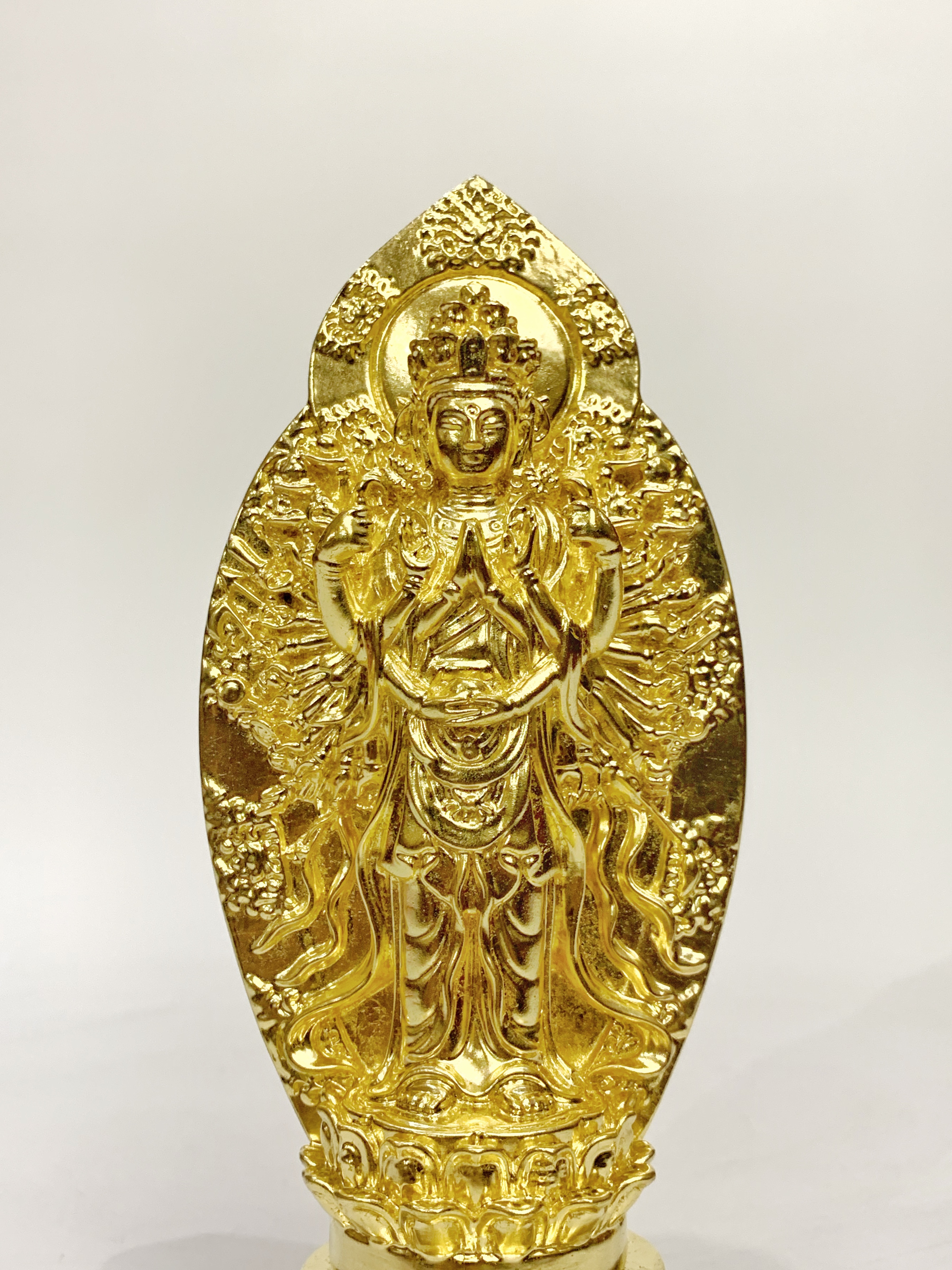 พระโพธิสัตว์กวนอิม เจ้าแม่กวนอิม ปางพันมือ (ยืน)