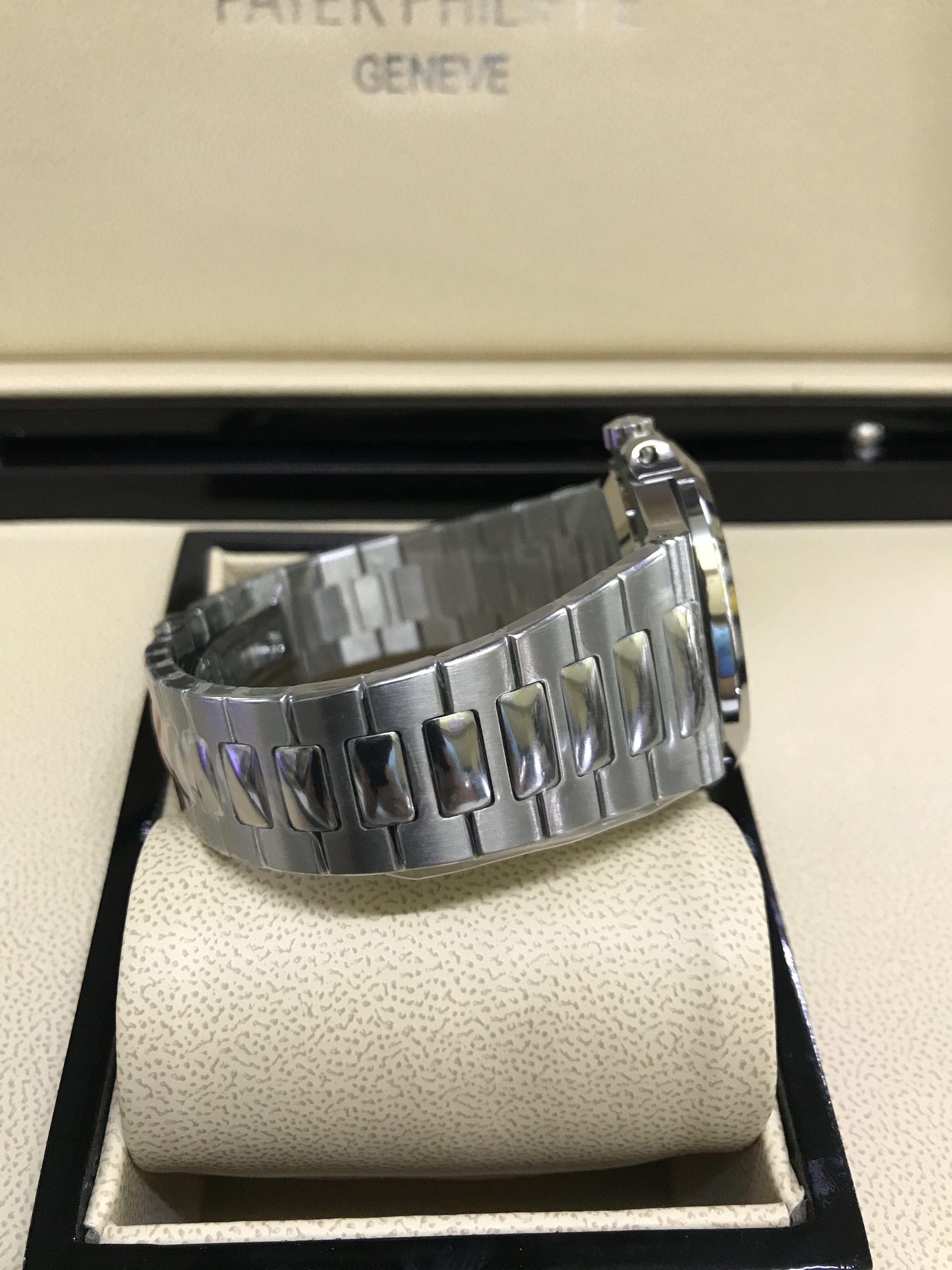 Patek Philippe Nautilus 5712/1A-001 (Swiss)