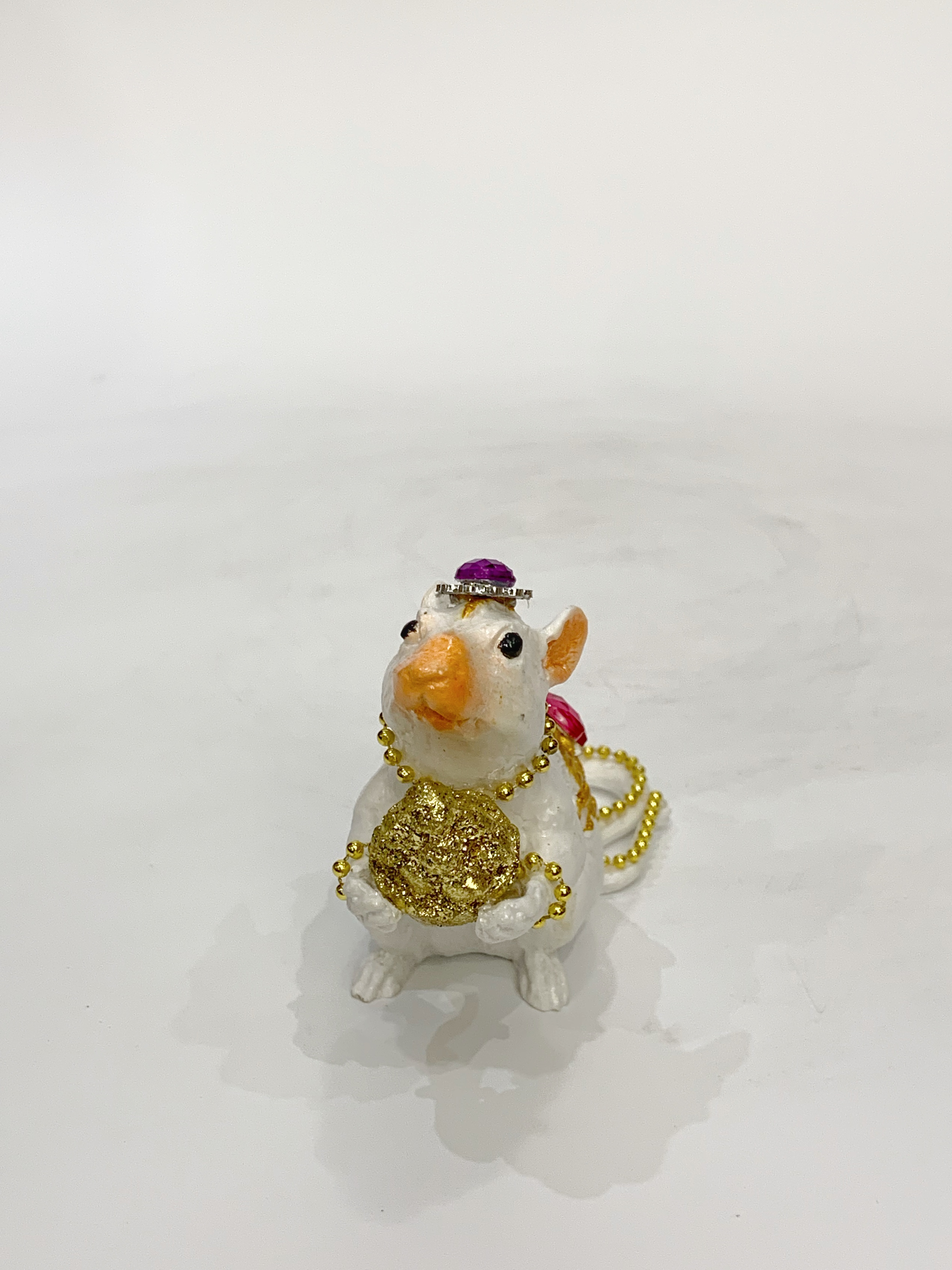 หนูมุสิกะ ถือขนม