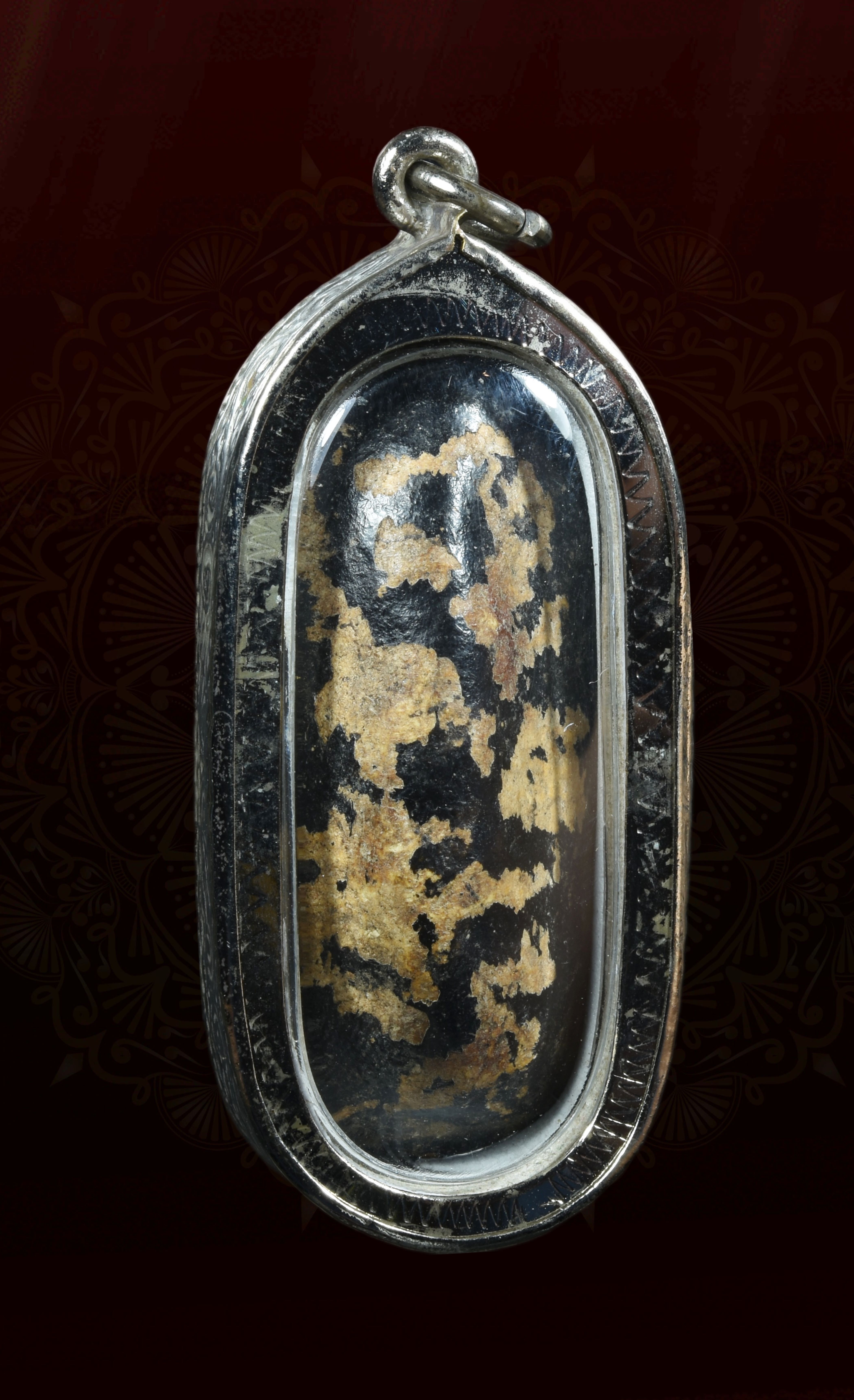 พระวัดพลับ พิมพ์วันทาเสมา มีคราบลงรักปิดทอง