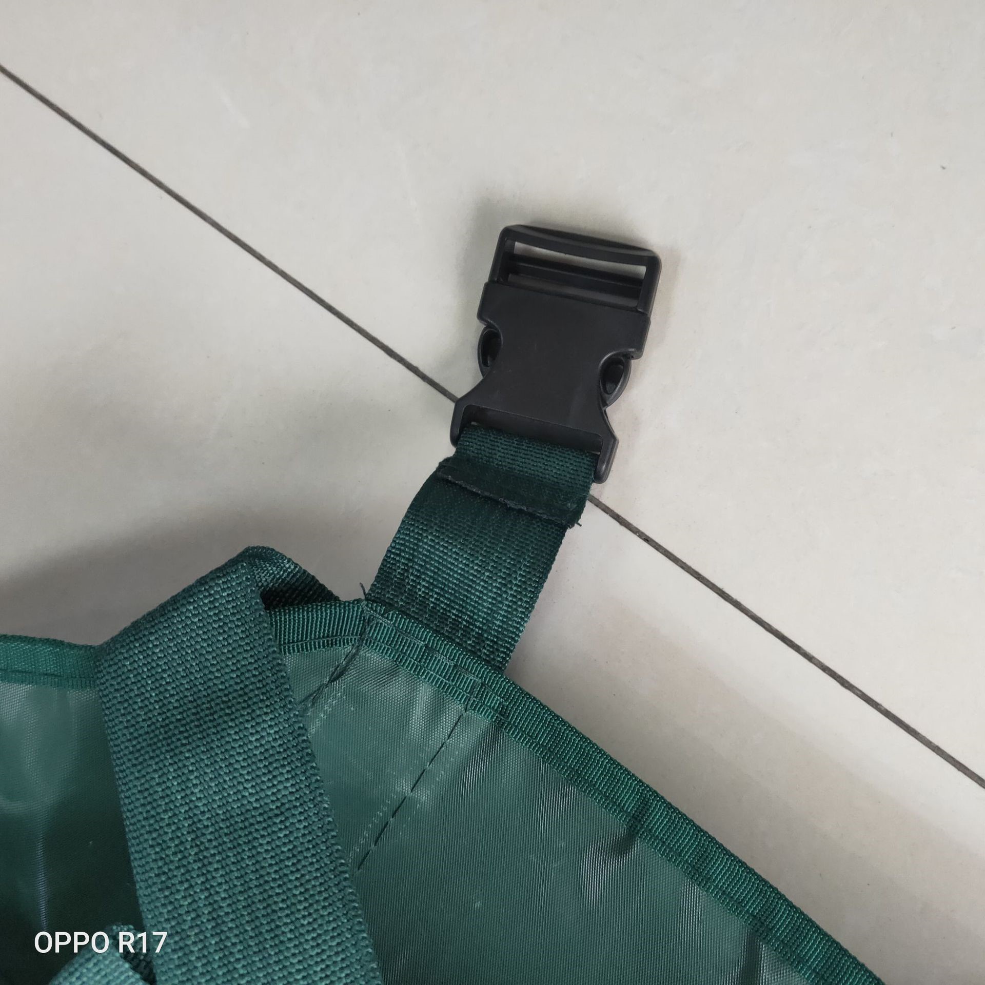 ผ้ากันเปื้อนใส่ตัดหญ้า เอี๊ยมกันเปื้อนสำหรับใส่ตัดหญ้า (สีเขียวเข้ม)