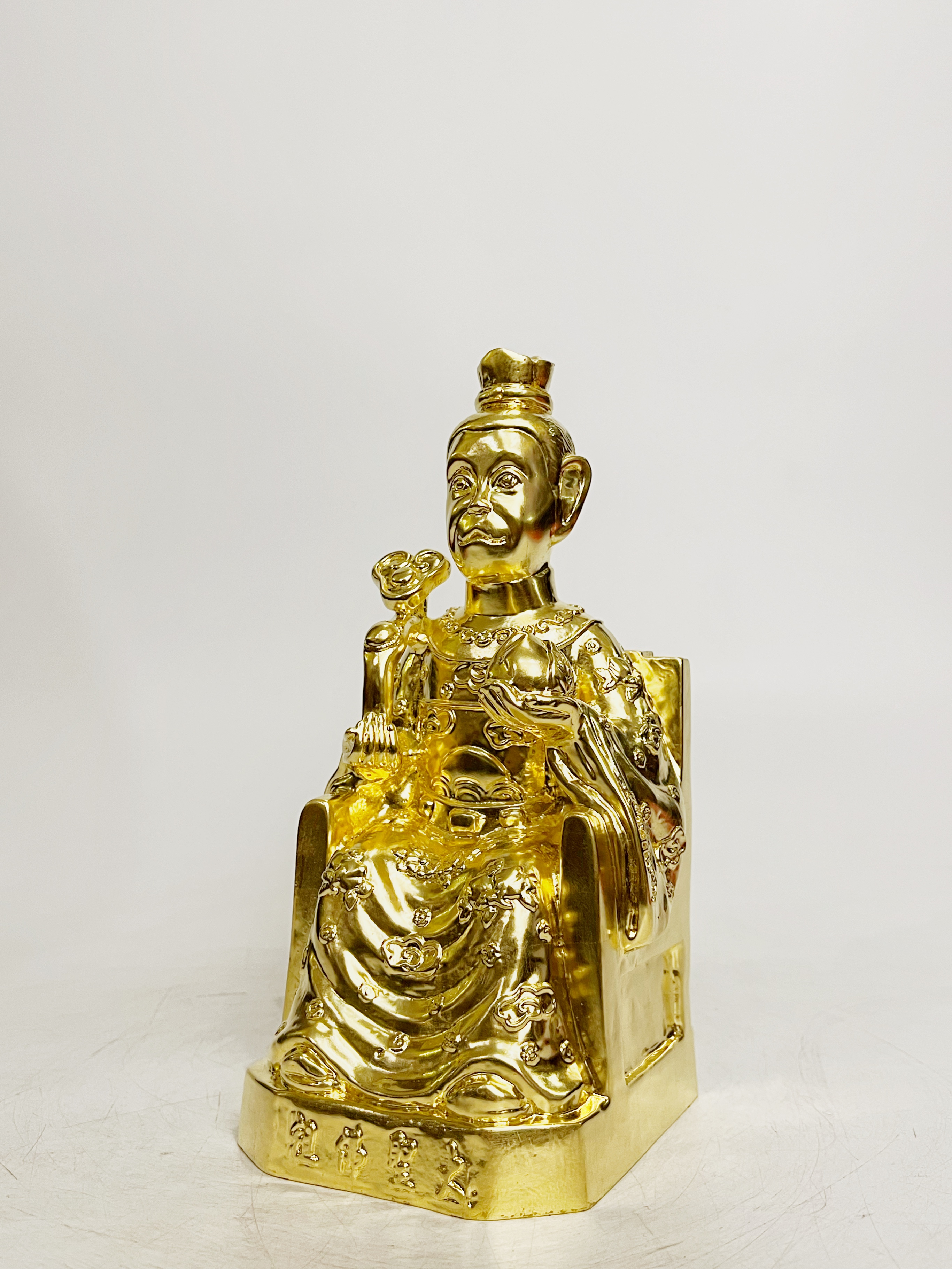 ตัวอย่างงานลงรักปิดทองคำเปลวเต็มองค์