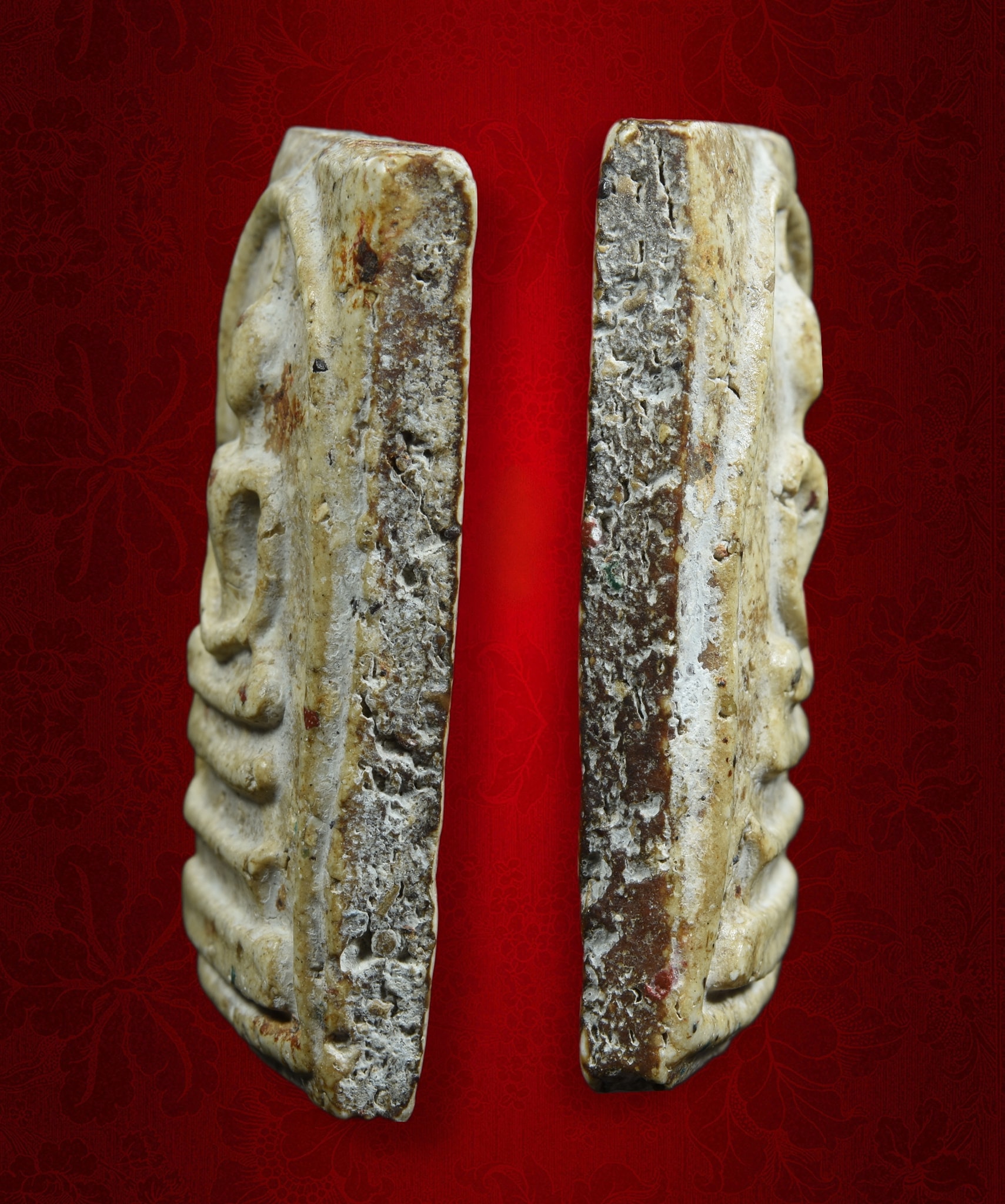 พระสมเด็จพิมพ์พระประธาน หลังพระรอด