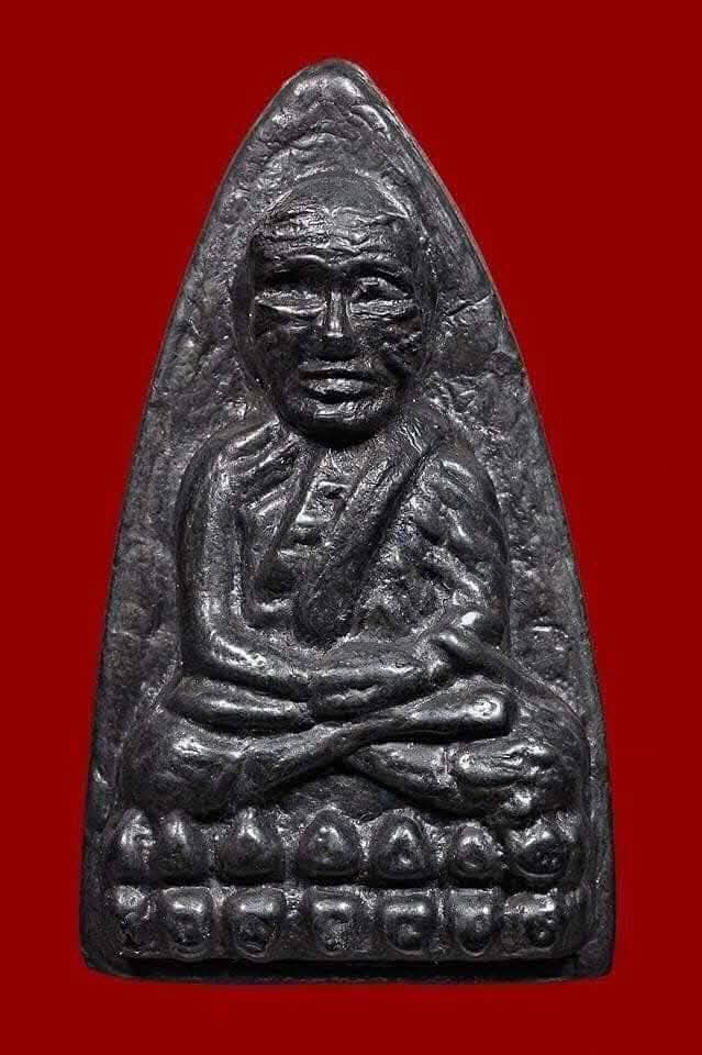 พระหลวงปู่ทวดหลังเตารีด พิมพ์ใหญ่ เนื้อเมฆพัด ปี 2505