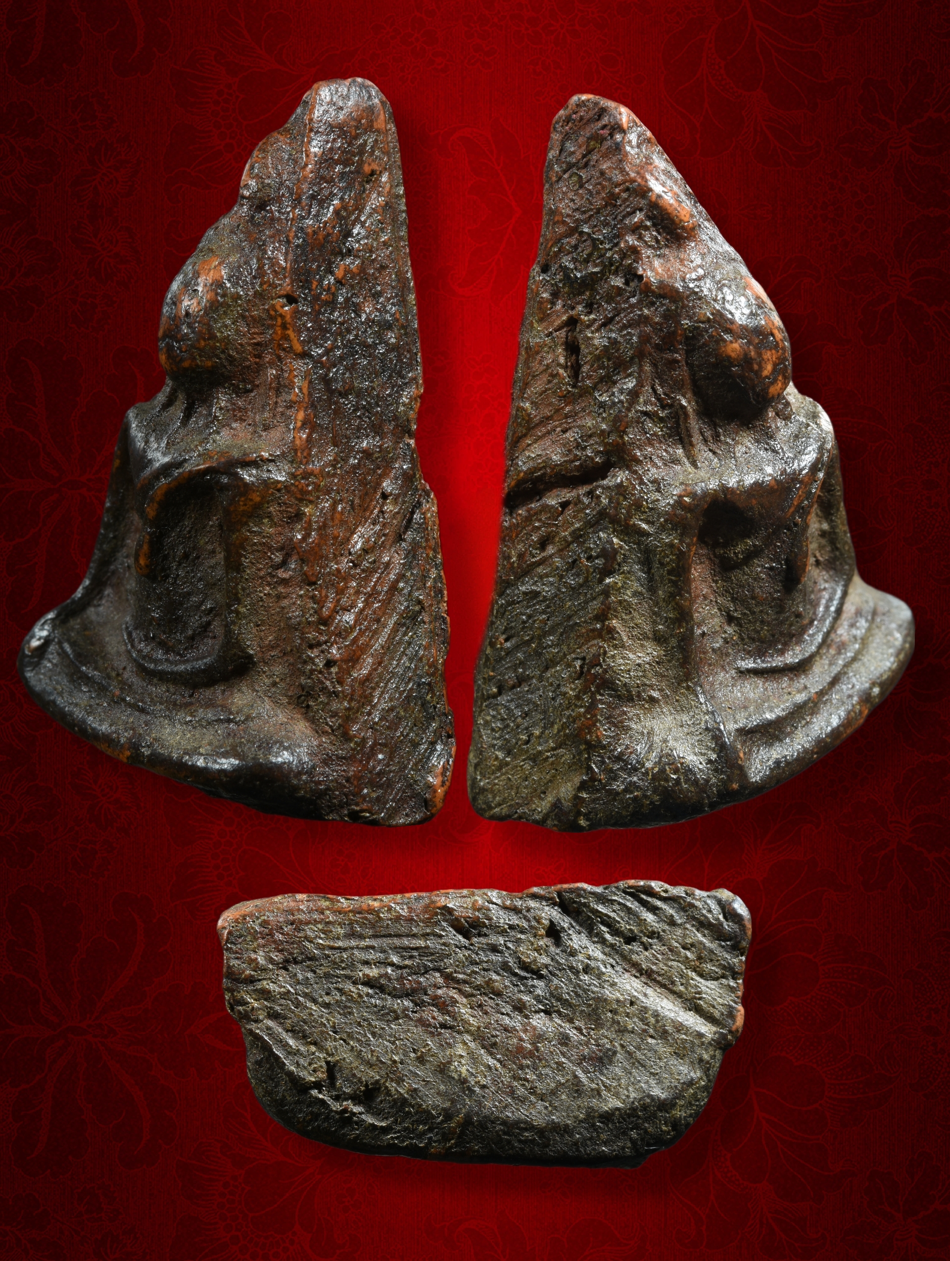 พระนางพญา พิมพ์เข่าโค้ง