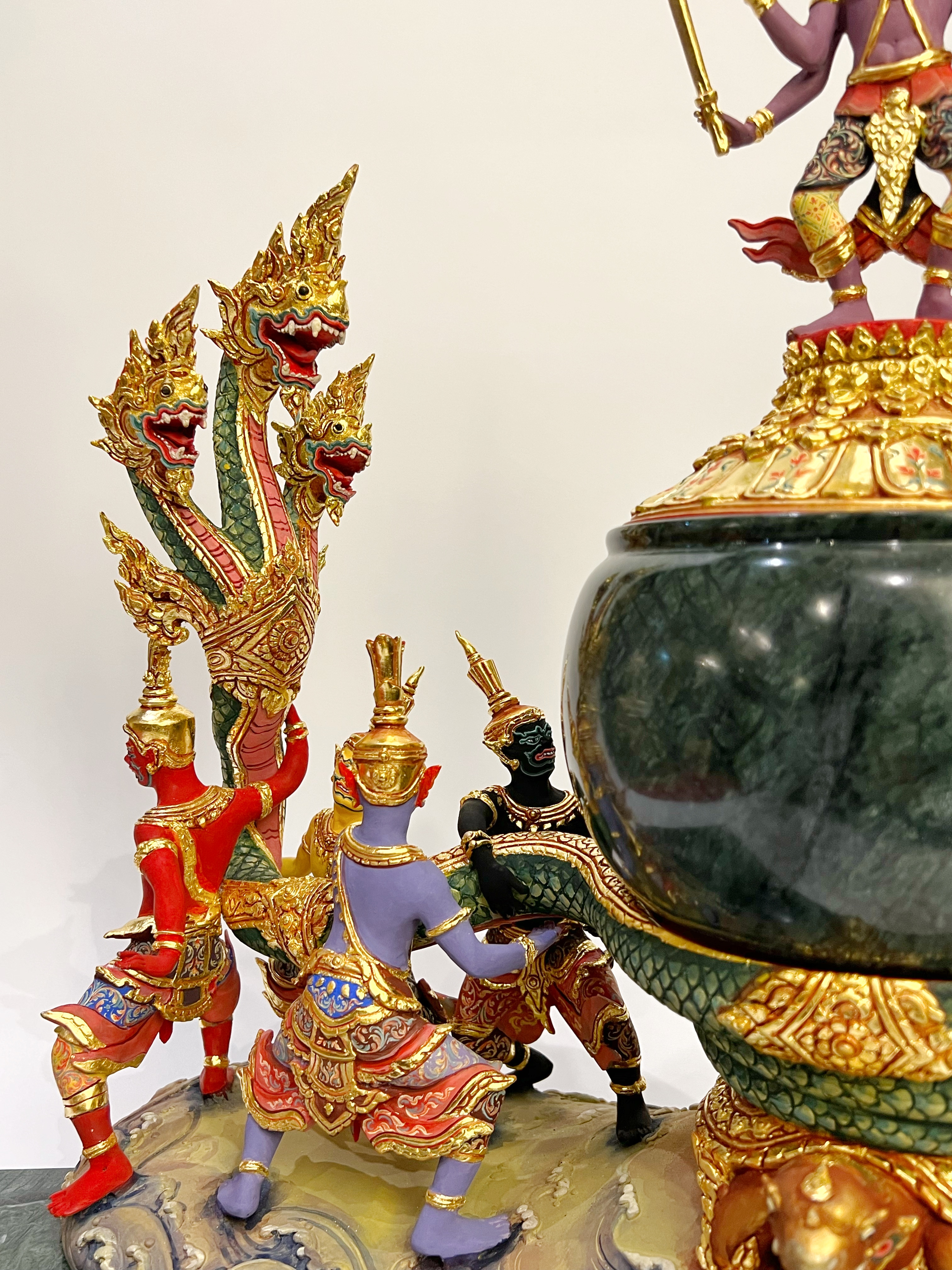 ครอบน้ำอมฤต พระนารายณ์กวนเกษียรสมุทร พร้อมฐานหินอ่อน