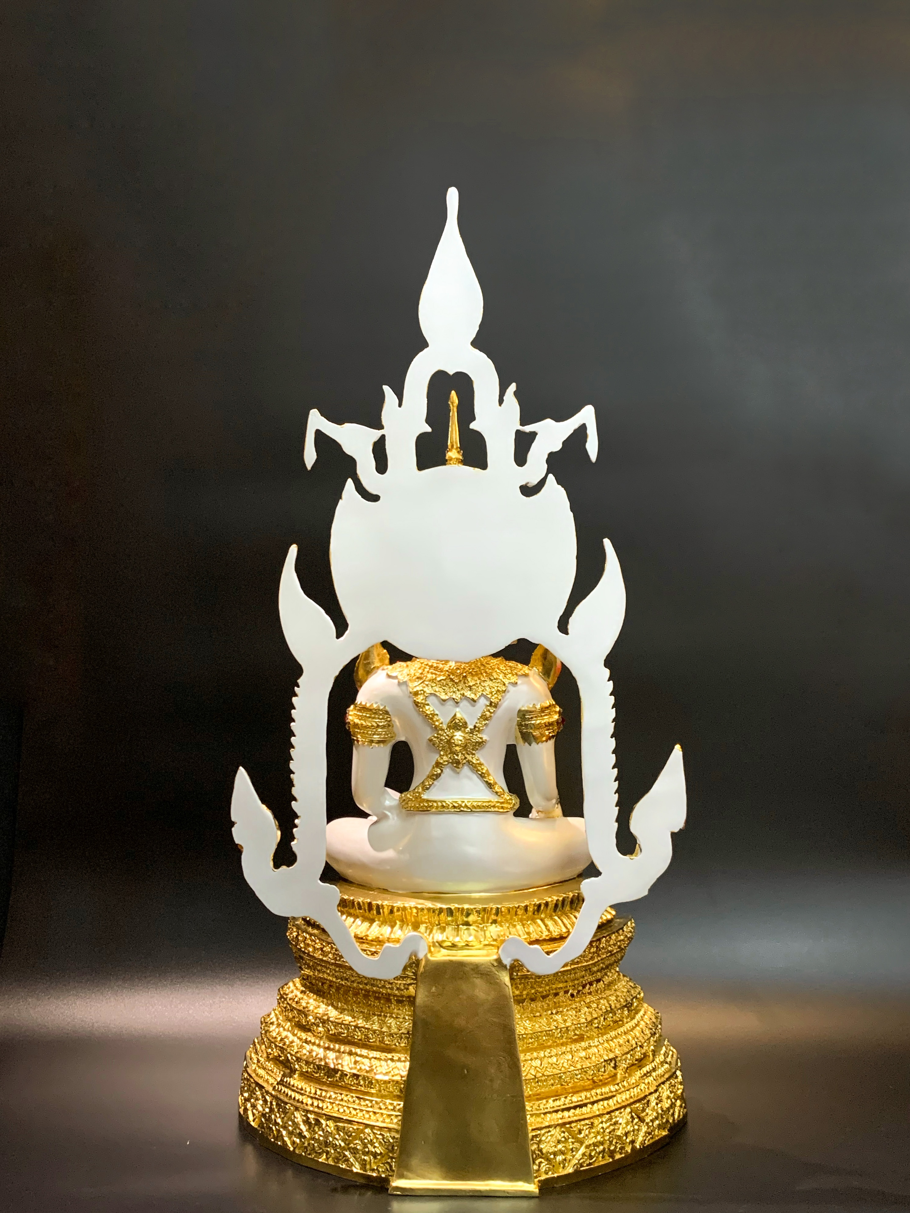 สมเด็จองค์ปฐม หน้าตัก 9 นิ้ว