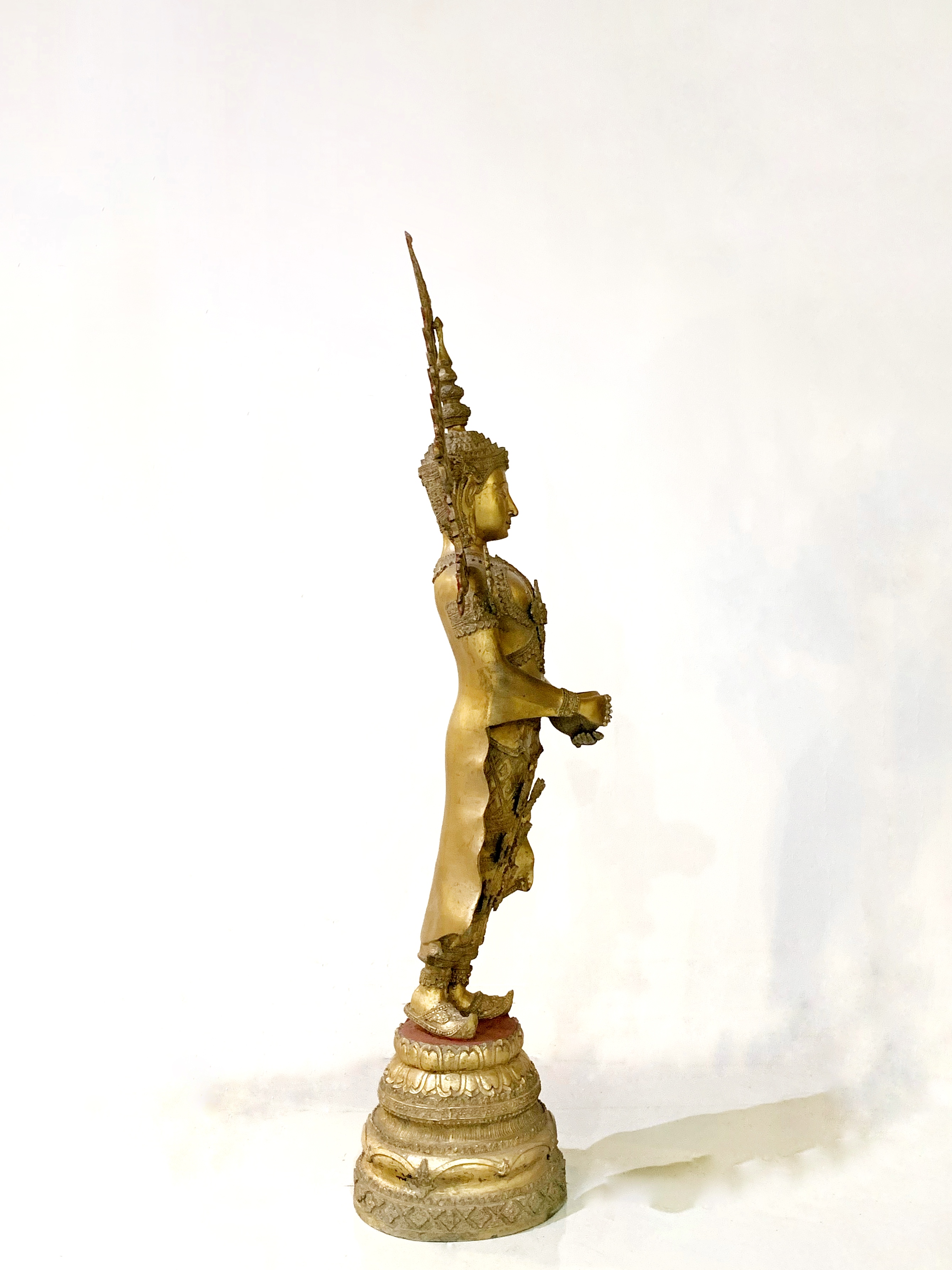 พระพุทธมหาจักรพรรดิ สูง 52 นิ้ว