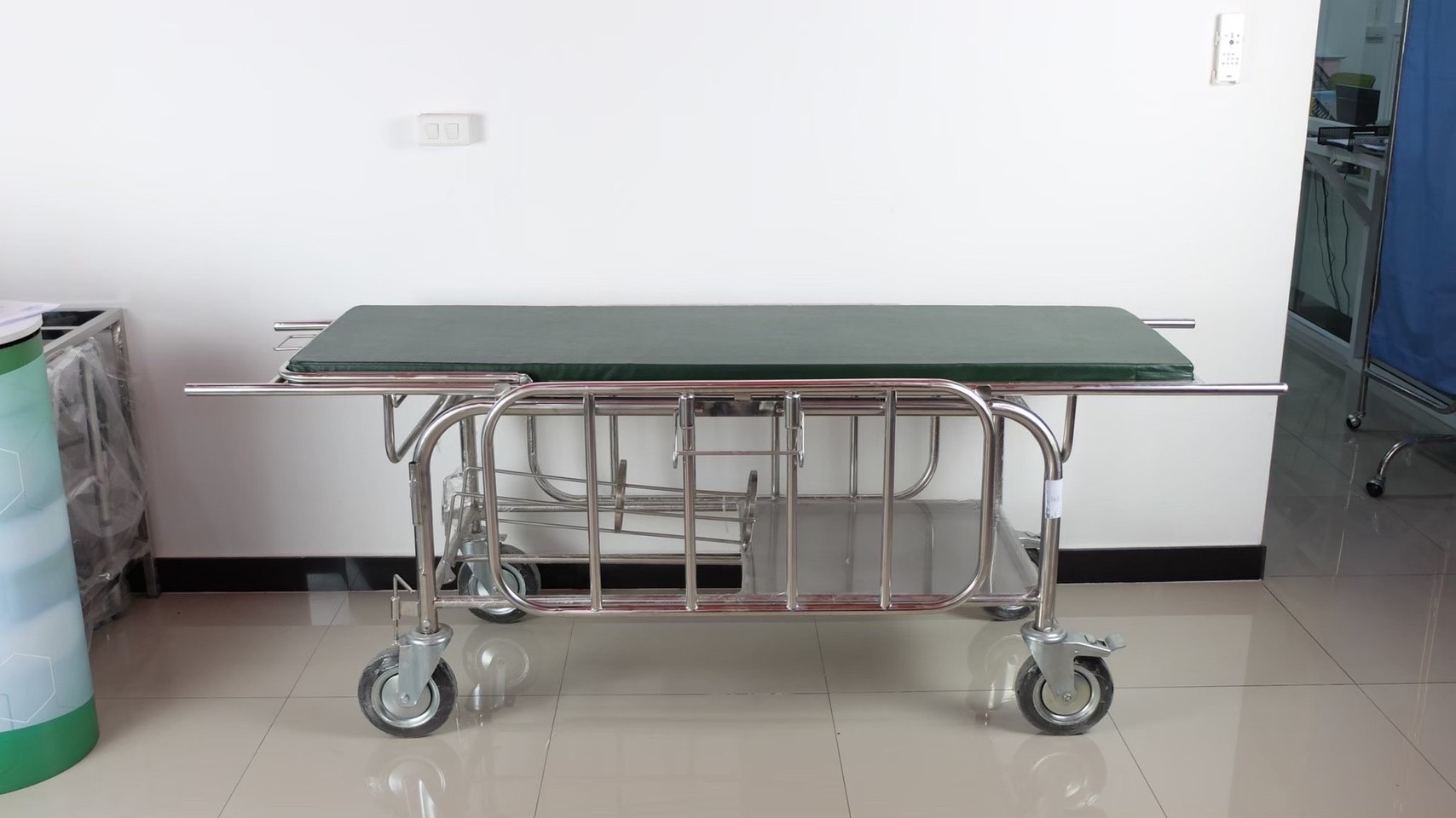 รถเข็นเปลหาม รถเข็นนอนเคลื่อนย้ายผู้ป่วย สแตนเลส PP037A (Stretcher)
