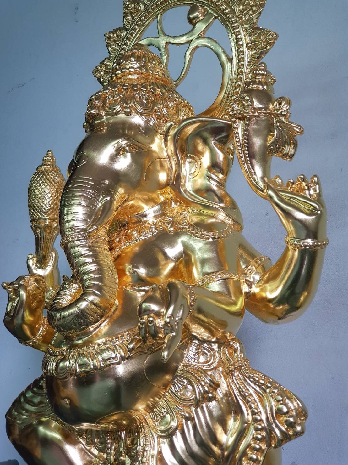 ตัวอย่างงานลงรักปิดทองคำเปลวเต็มองค์