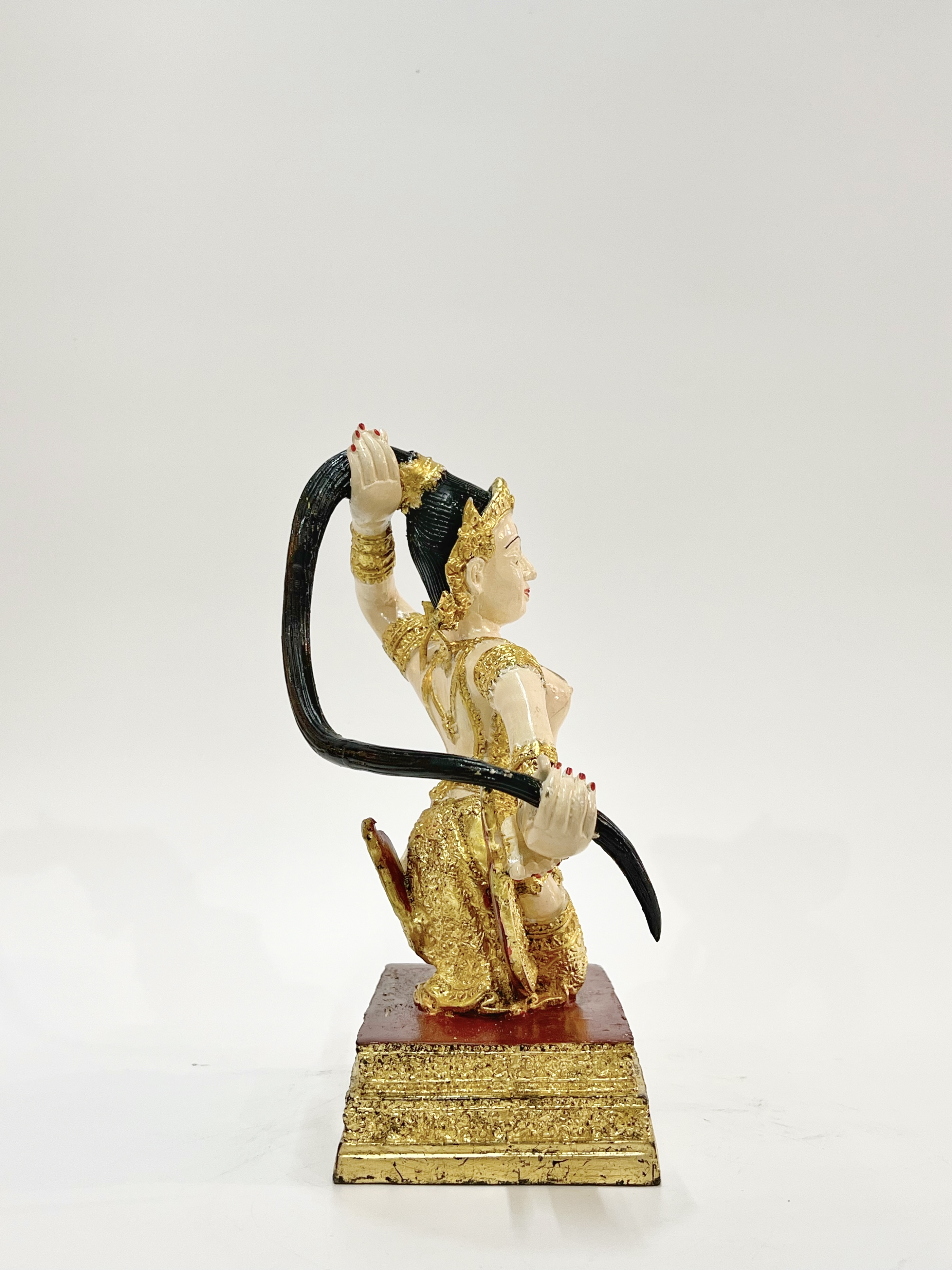 พระแม่ธรณีบีบมวยผม สูง 9 นิ้ว หมายเลข 1