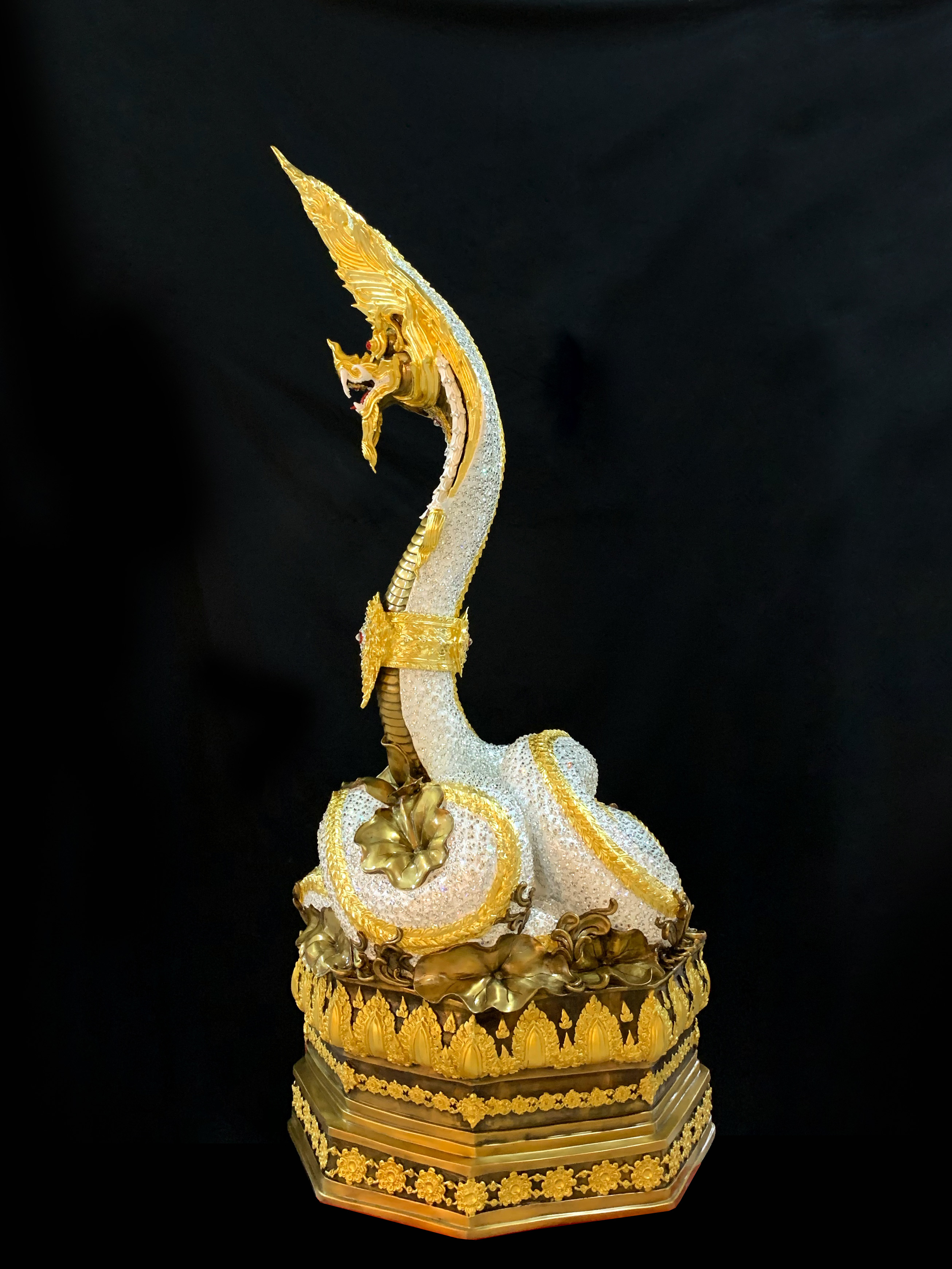 พญานาค สูง 149 cm.