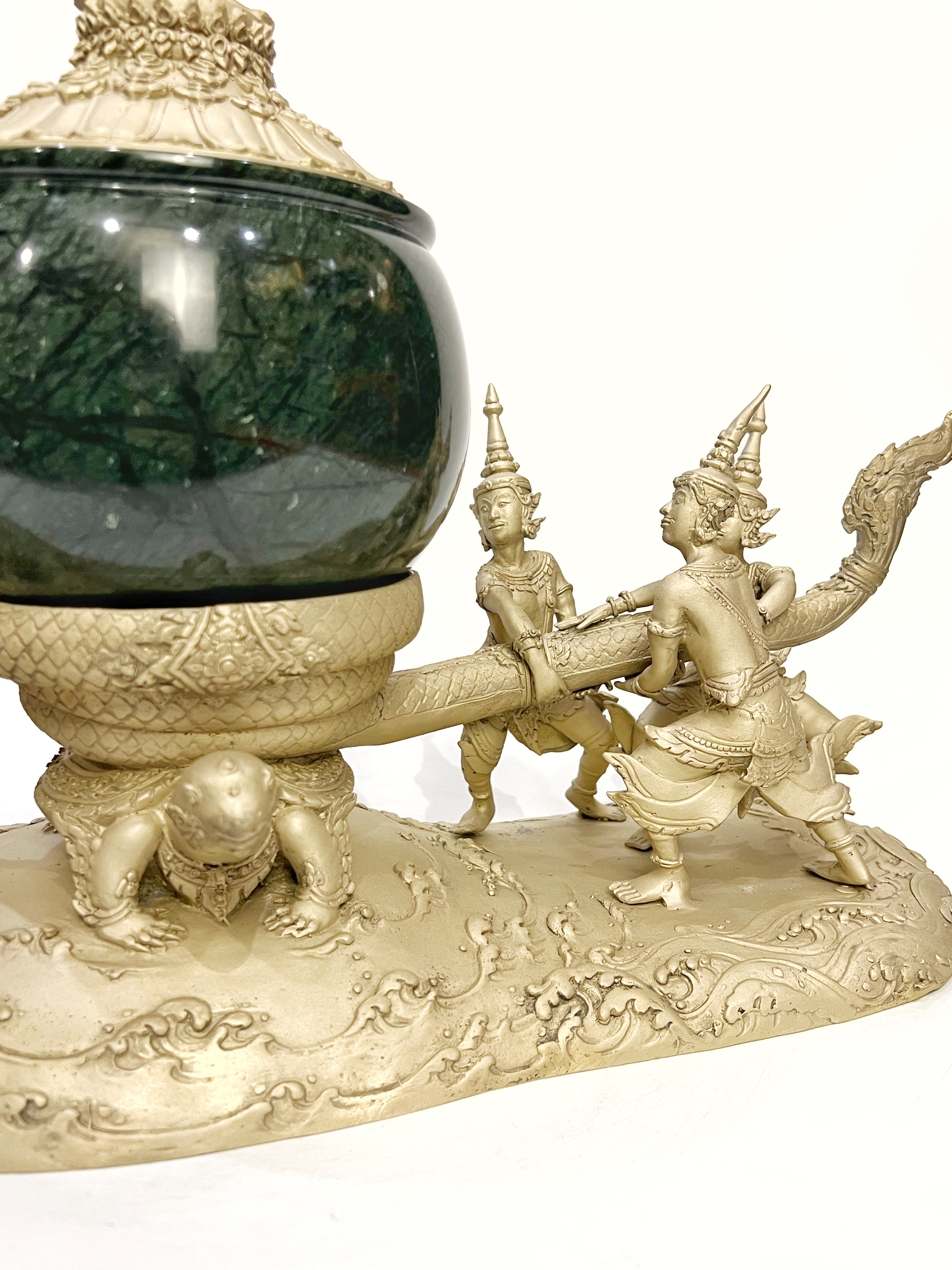 ครอบน้ำอมฤต พระนารายณ์กวนเกษียรสมุทร พร้อมฐานไม้มะค่า