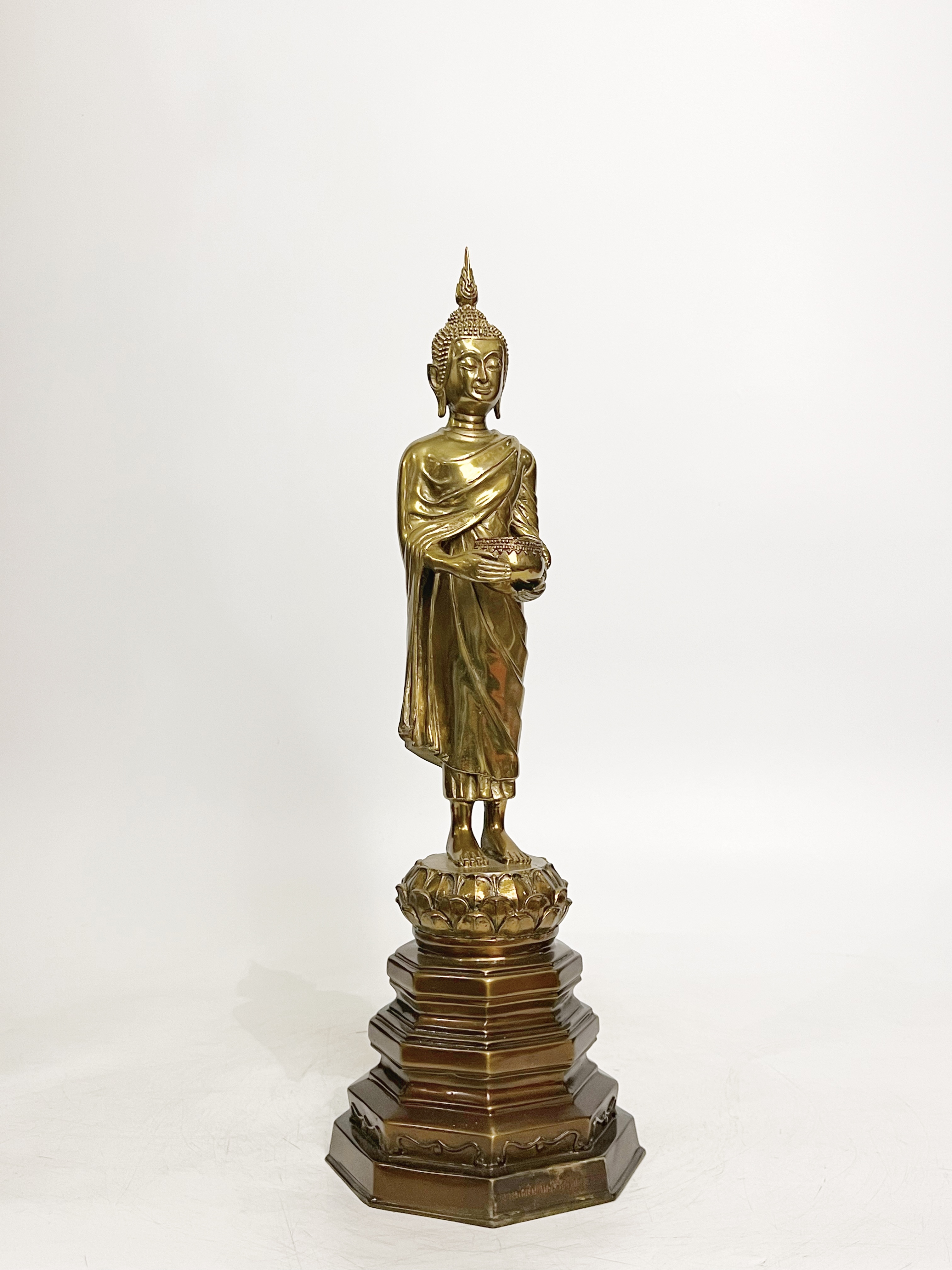 พระเจ้าห้ามโศกโรคาภัยนิรันตรายปราบไพรี หลวงพ่อเงินไหลมาสิริโภคาธนบดี สูง 18 นิ้ว