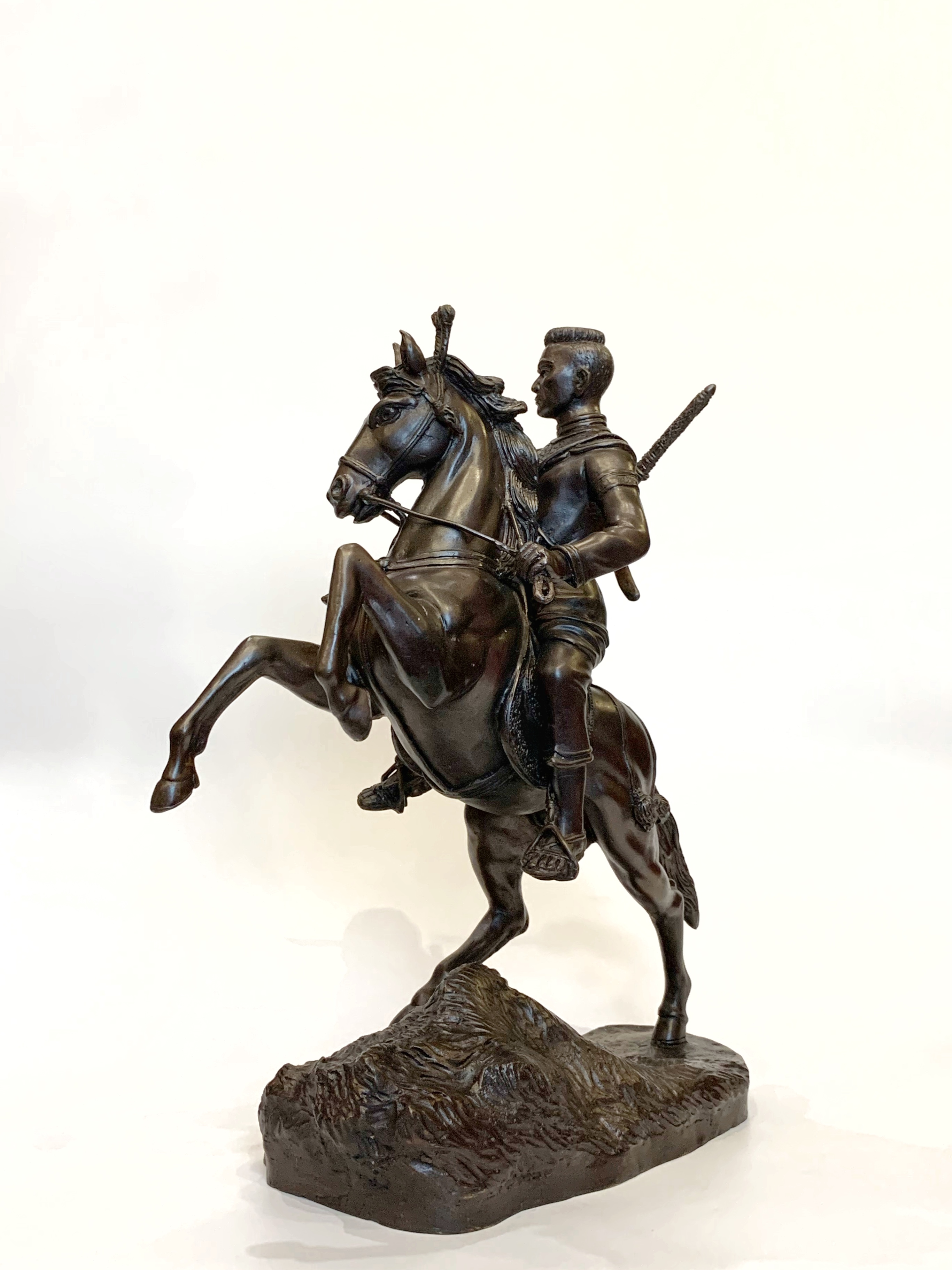 พระนเรศวรมหาราช ปราบไพรี หน้าตัก 9 นิ้ว (ทรงดาบ)